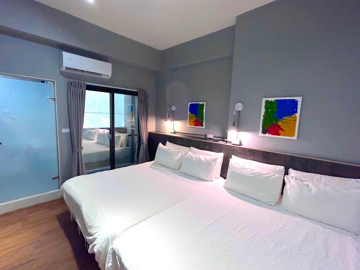 Quadruple Room with Balcony - Photo 17