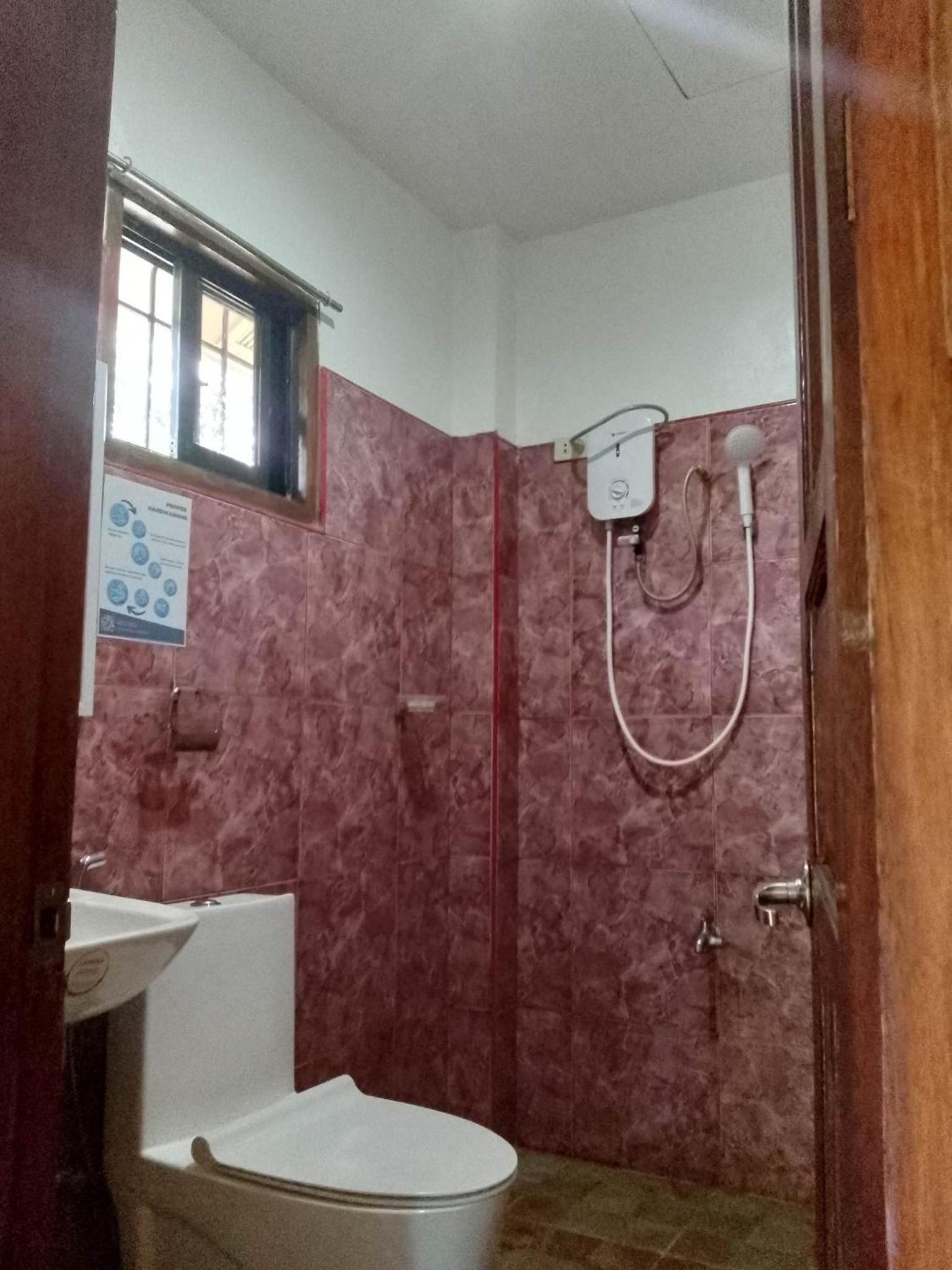 Double or Twin Room with Balcony - Photo 17