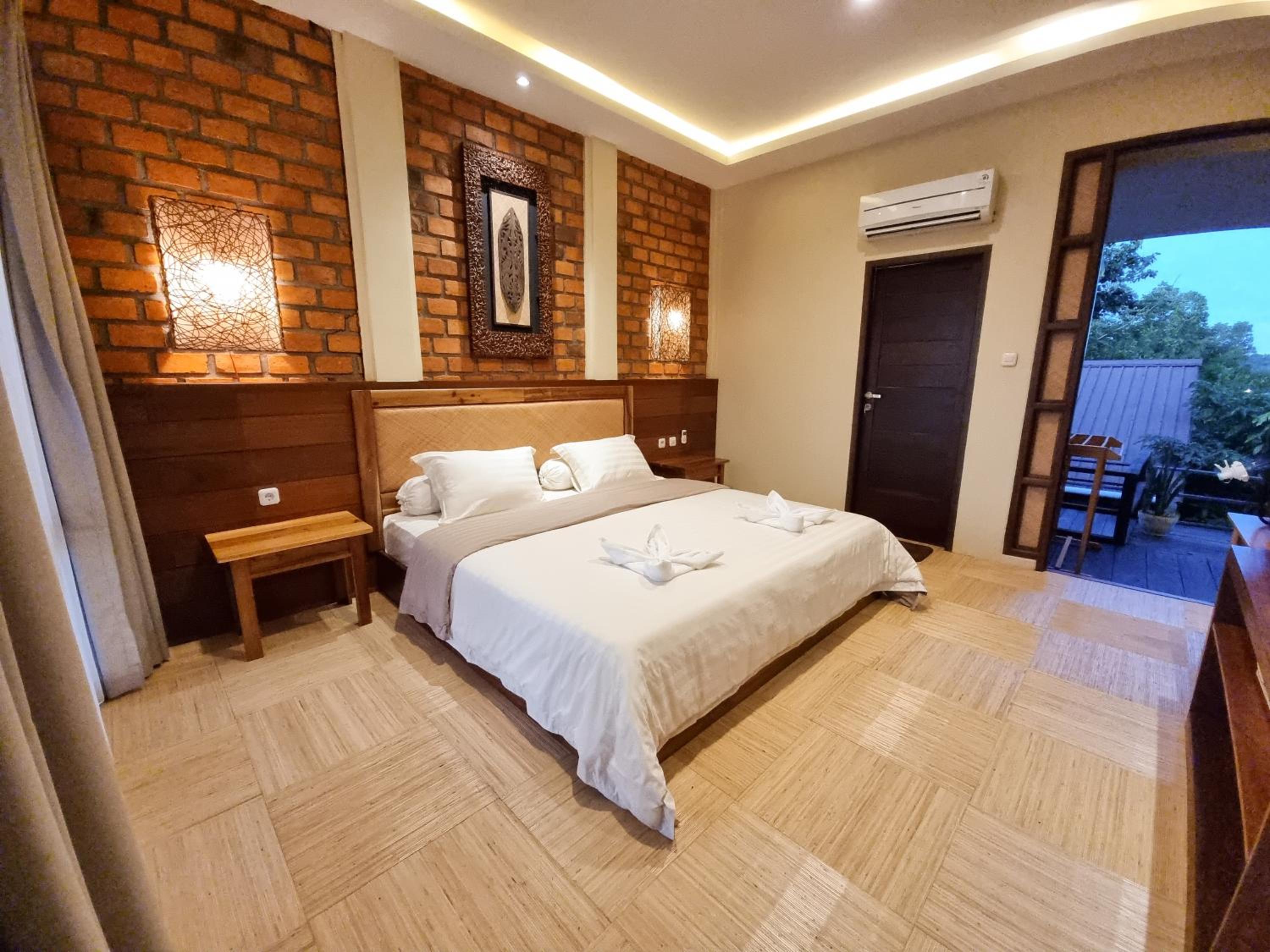 Standard Queen Room - Photo 10