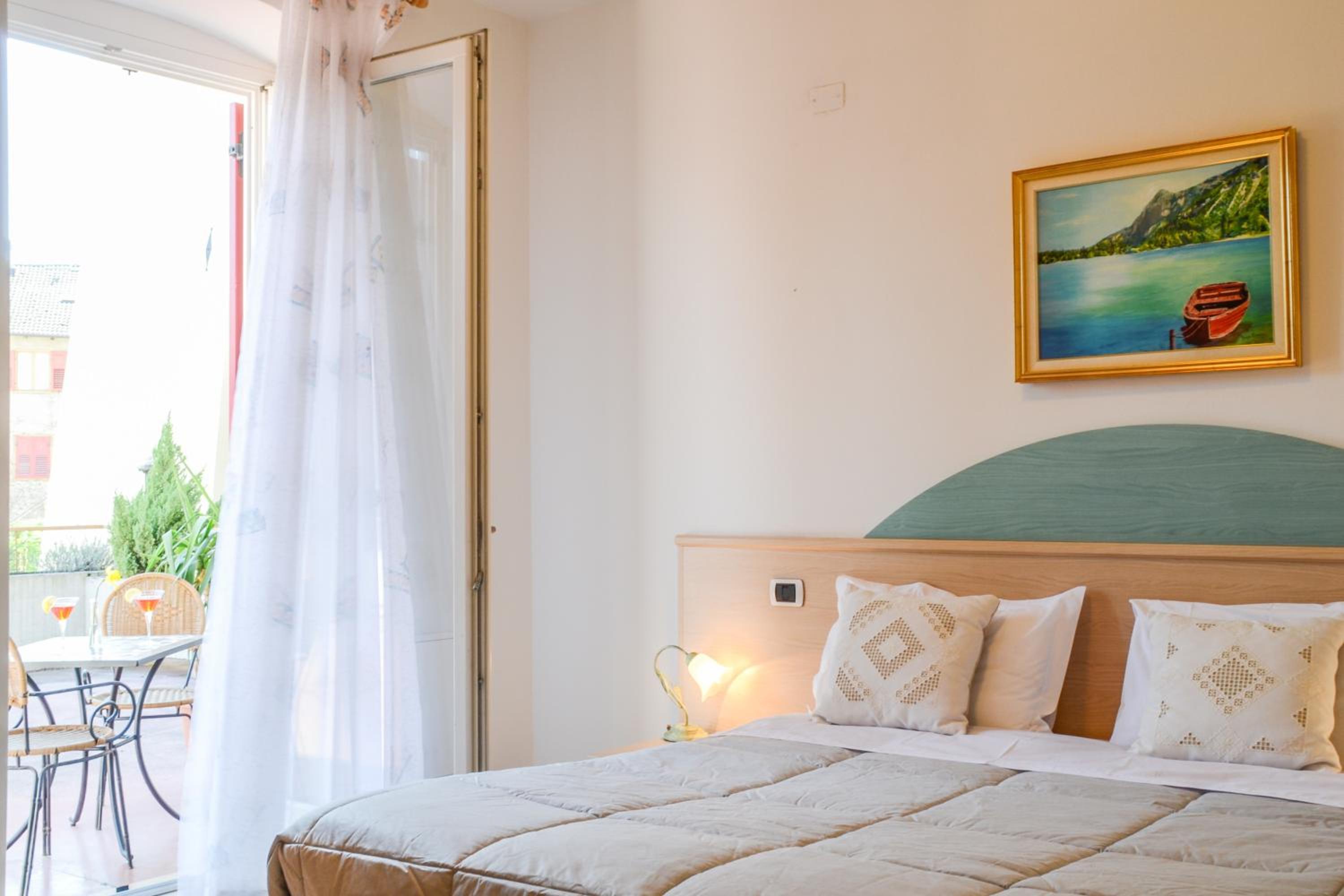 Two-Bedroom Apartment with Garden View photo 2