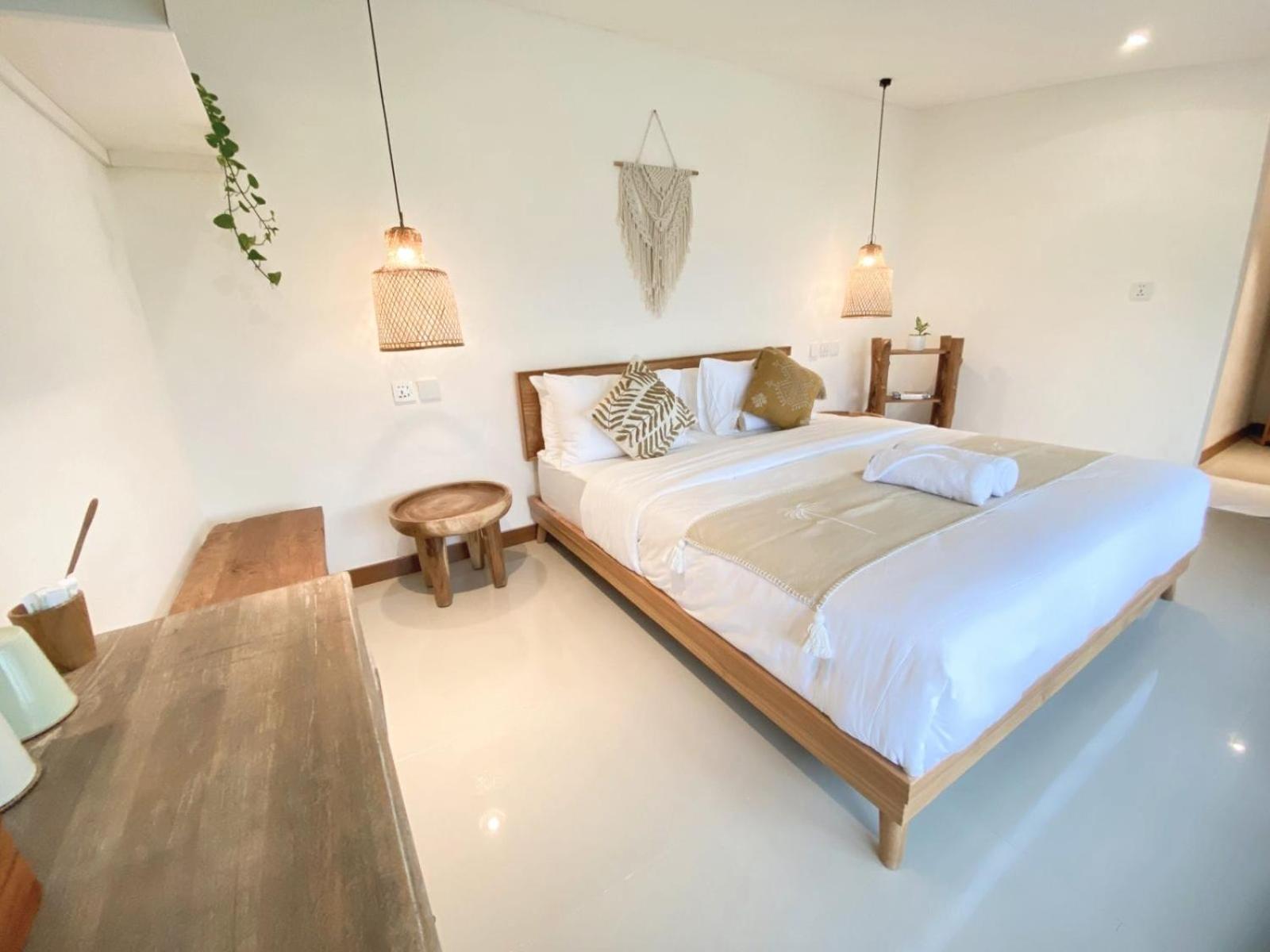 Deluxe Queen Room - Photo 8