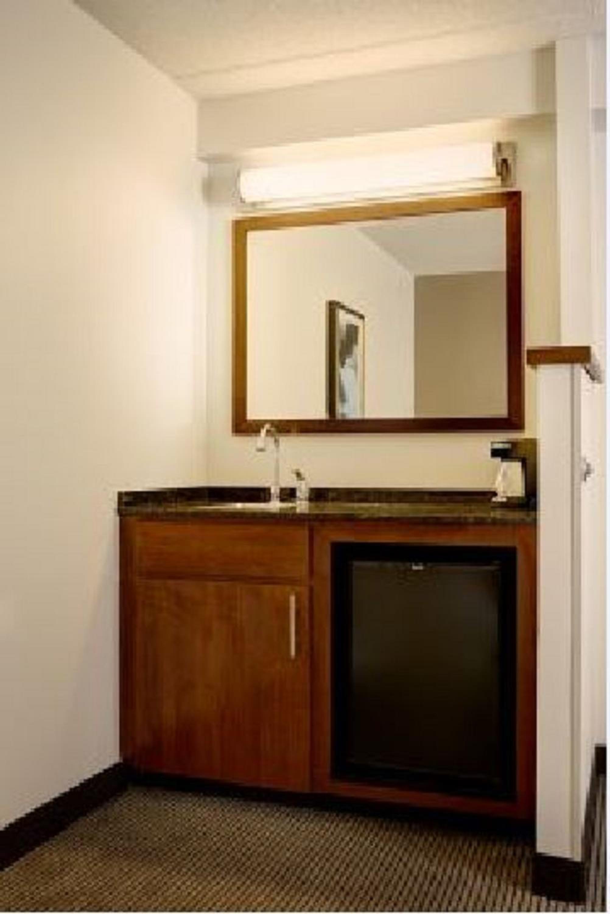 Double Room with Two Double Beds and Sofa Bed - Photo 6