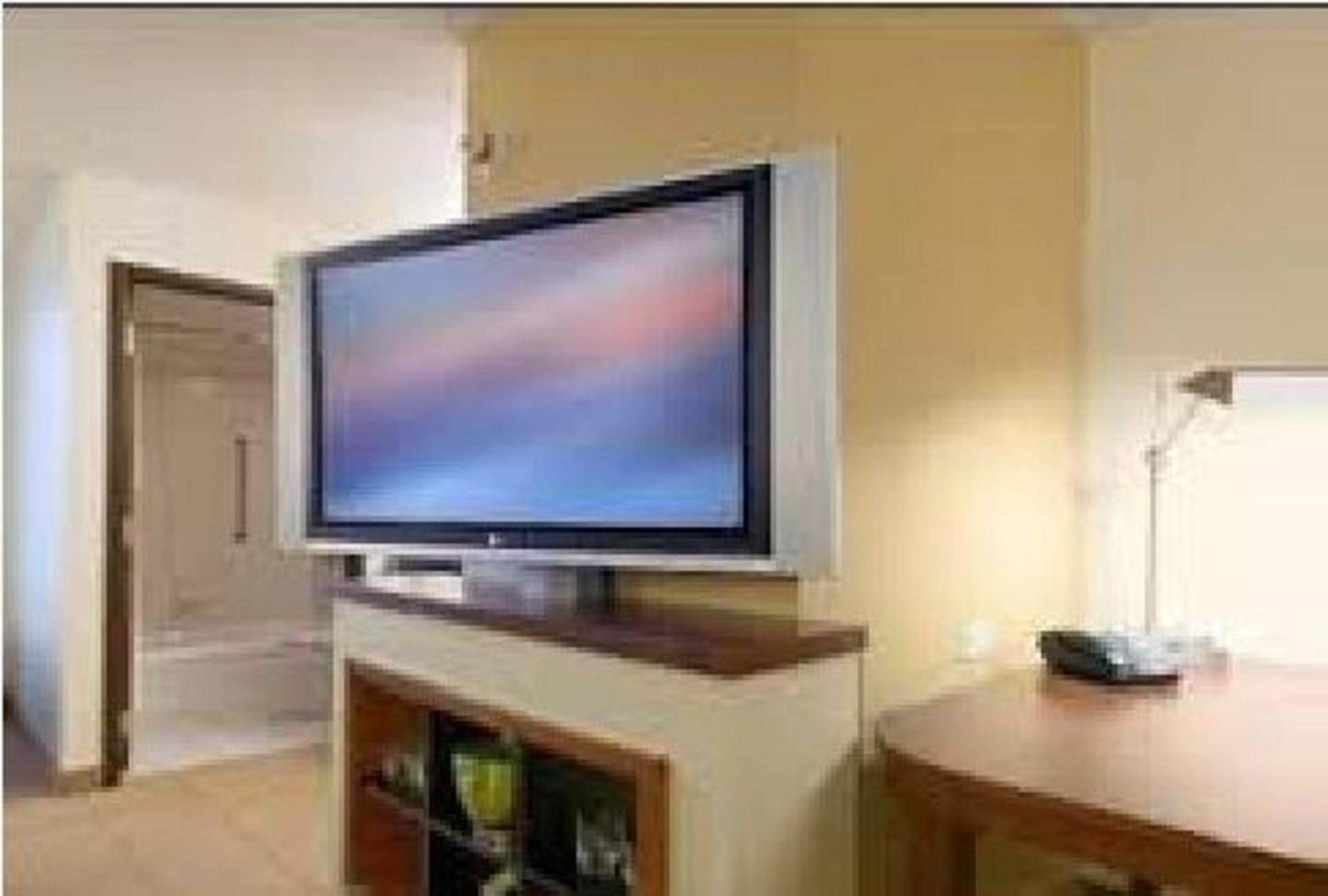 King Room with Sofa Bed - Photo 6
