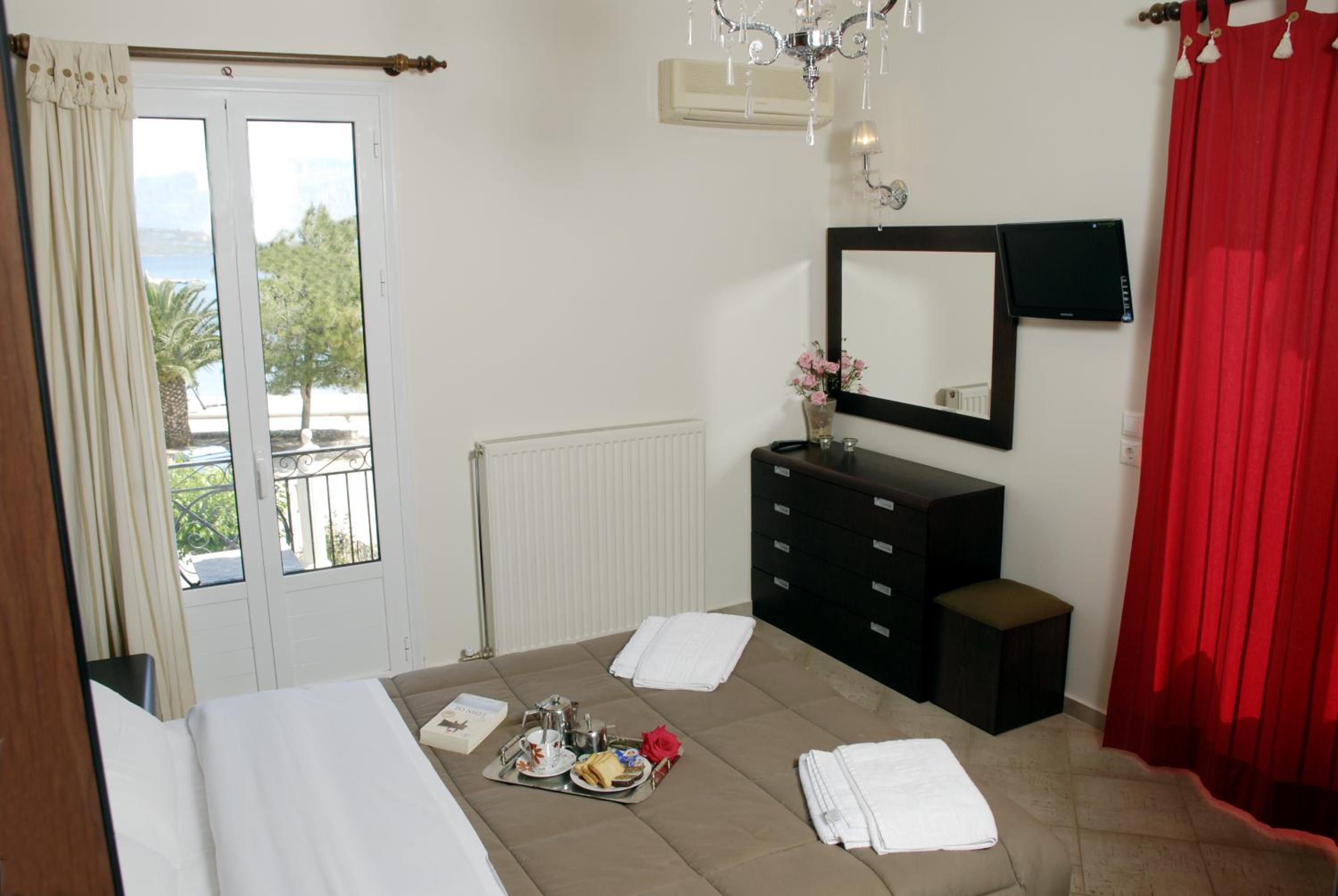 Double Room with Sea View - Photo 9