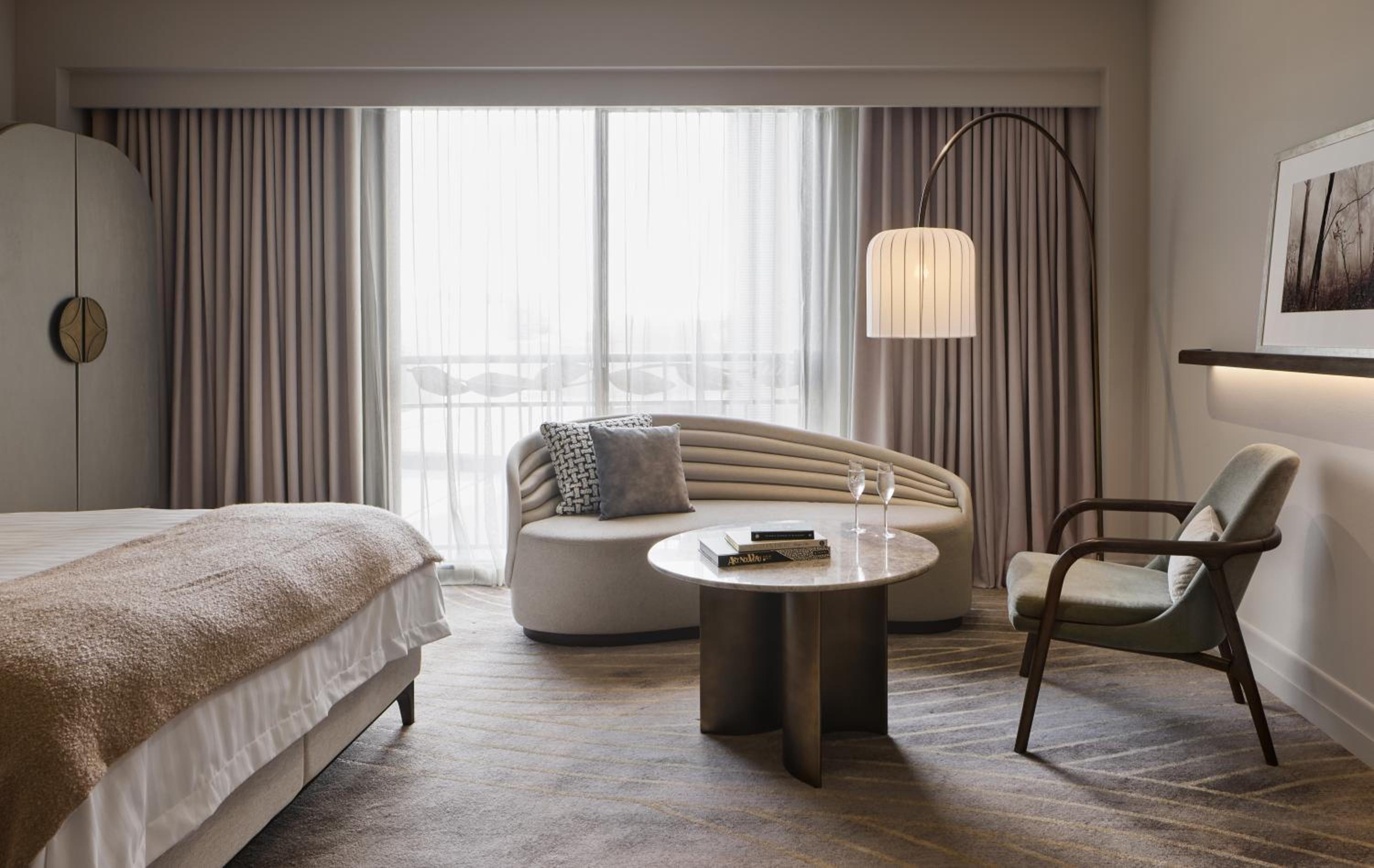 Deluxe Twin Room with Two Queen Beds - Photo 5