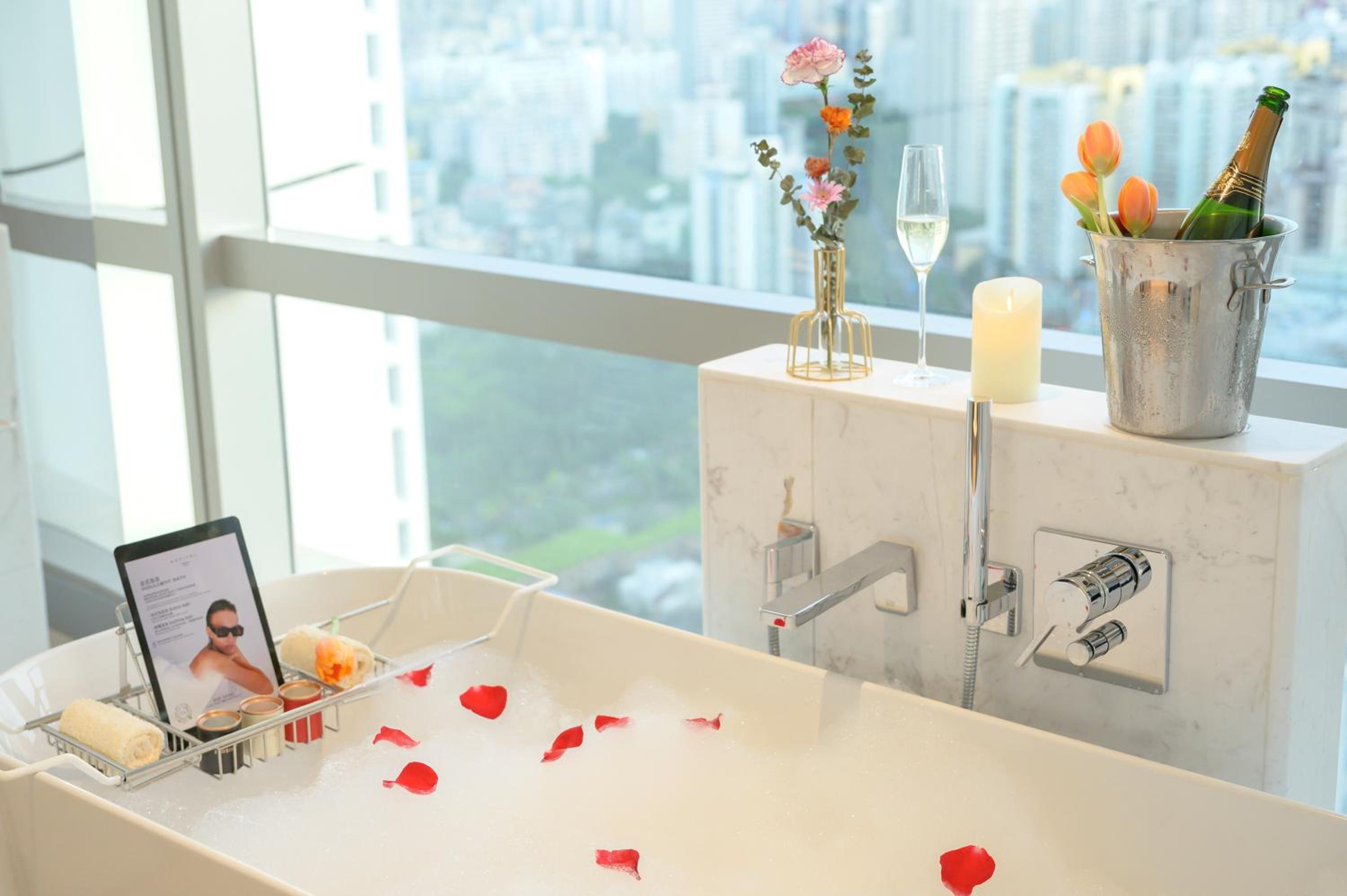 Luxury Magnifique Room, 1 King Bed, Ocean View - Photo 9