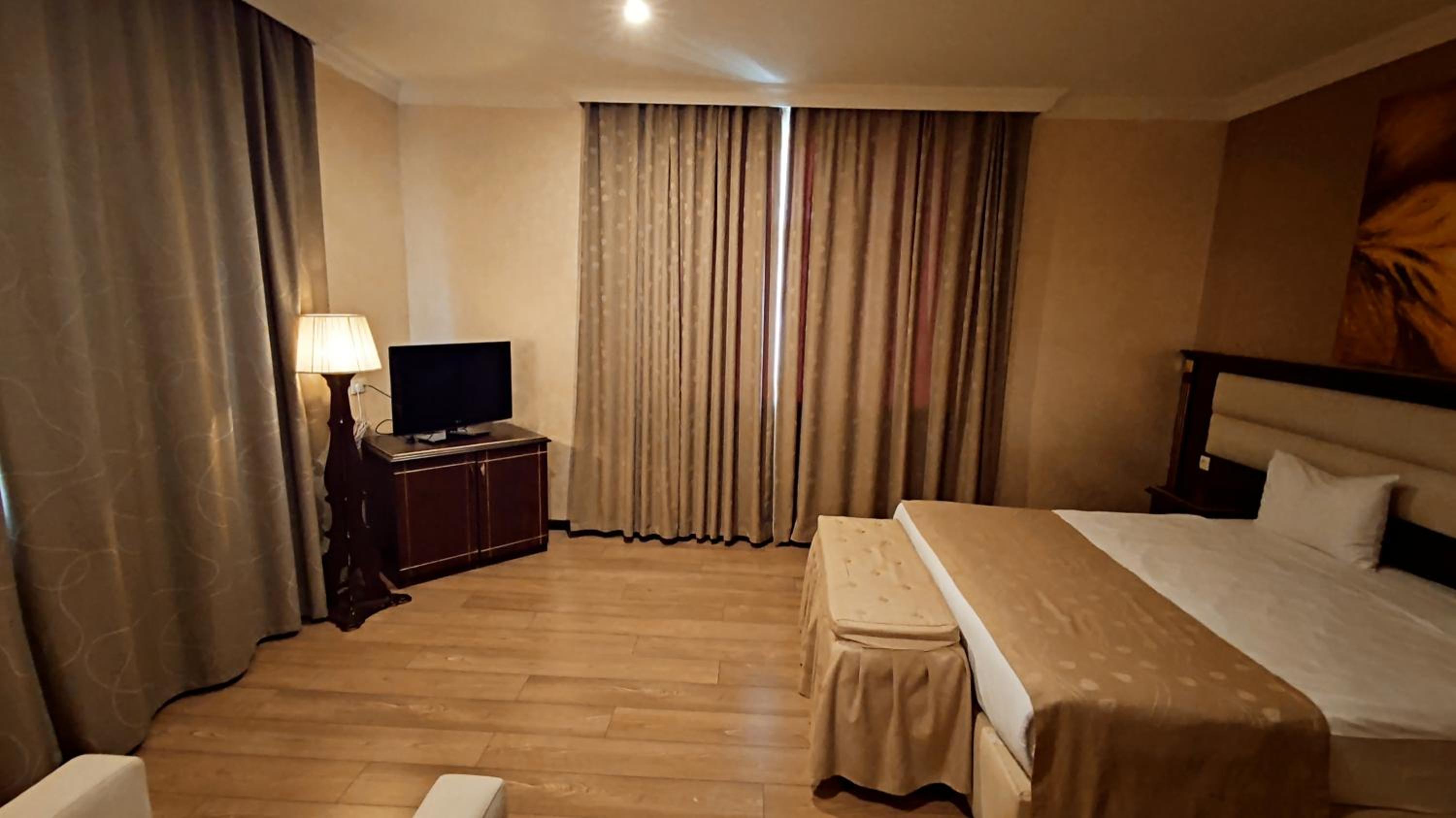 Suite with City View photo 2