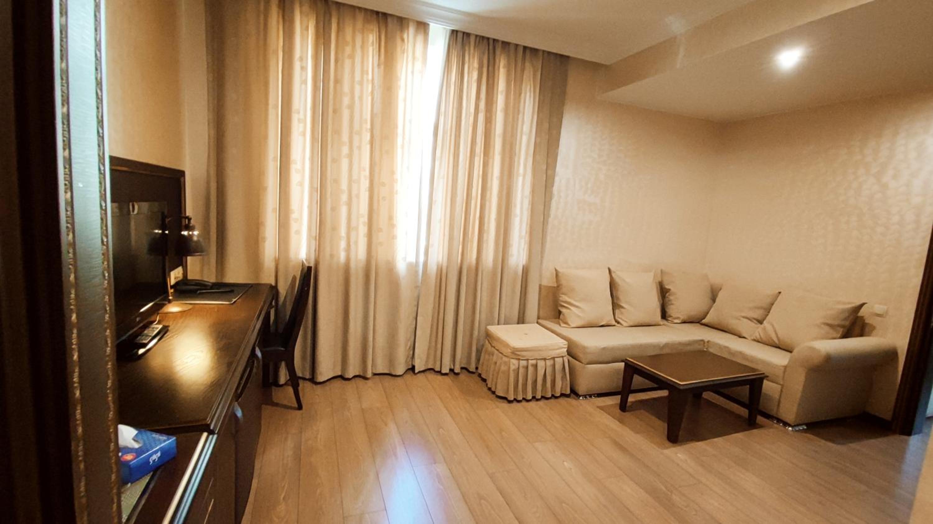 Suite with City View photo 3