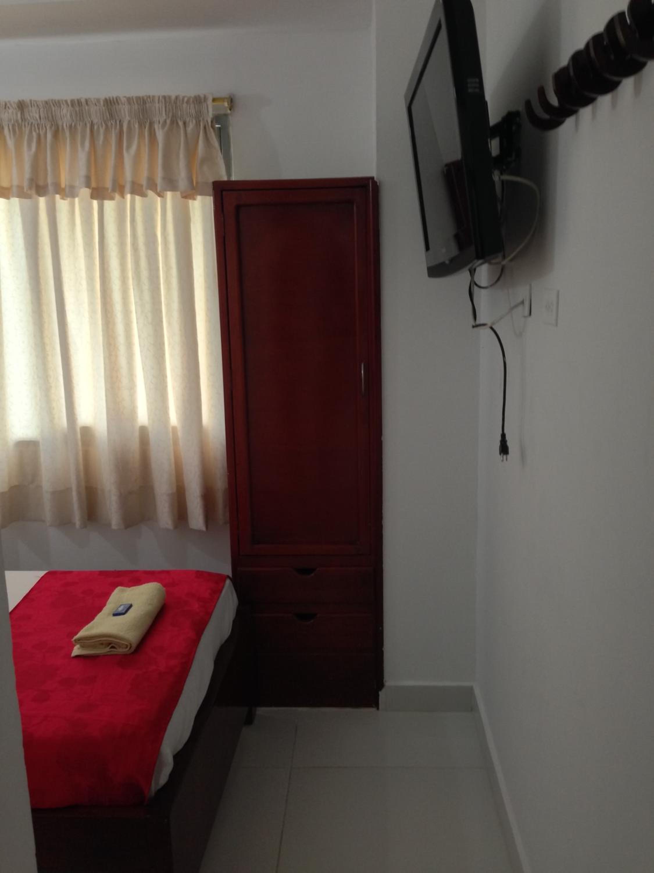 Basic Single Room with Private Bathroom photo 2