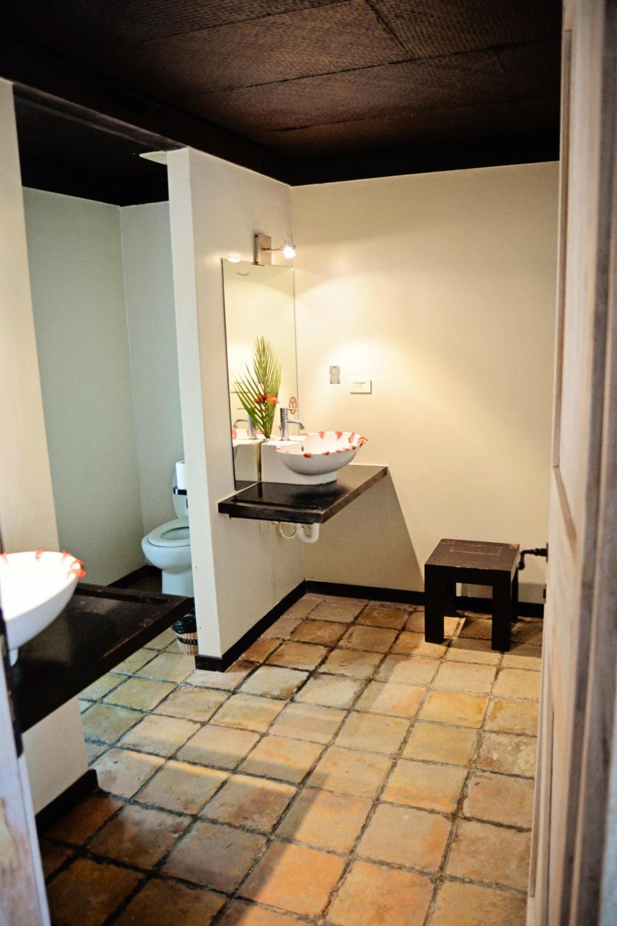Standard King Room photo 2