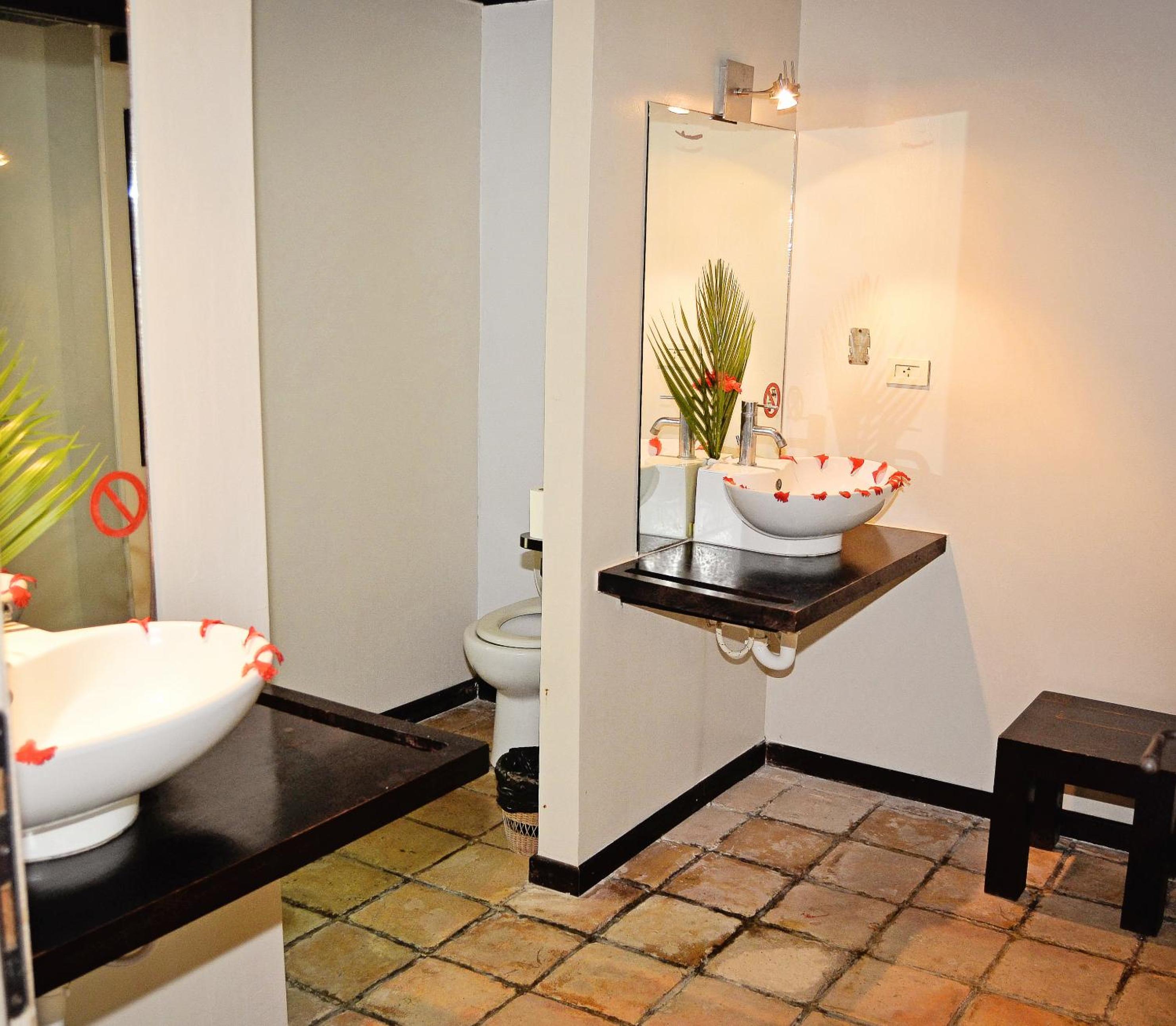 Standard King Room photo 1
