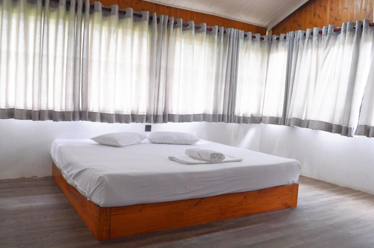 Deluxe Double Room (2 Adults + 1 Child)