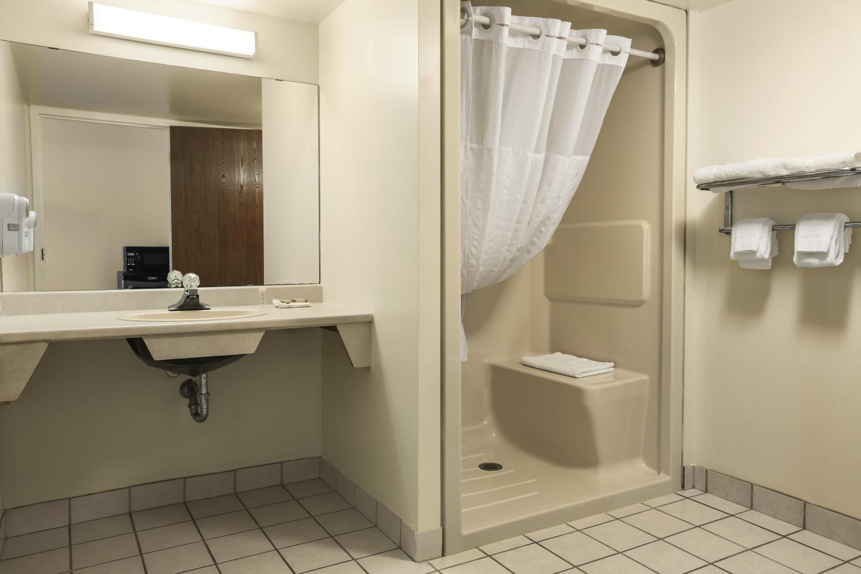 Studio Suite with Two Double Beds - Non-Smoking - Photo 4