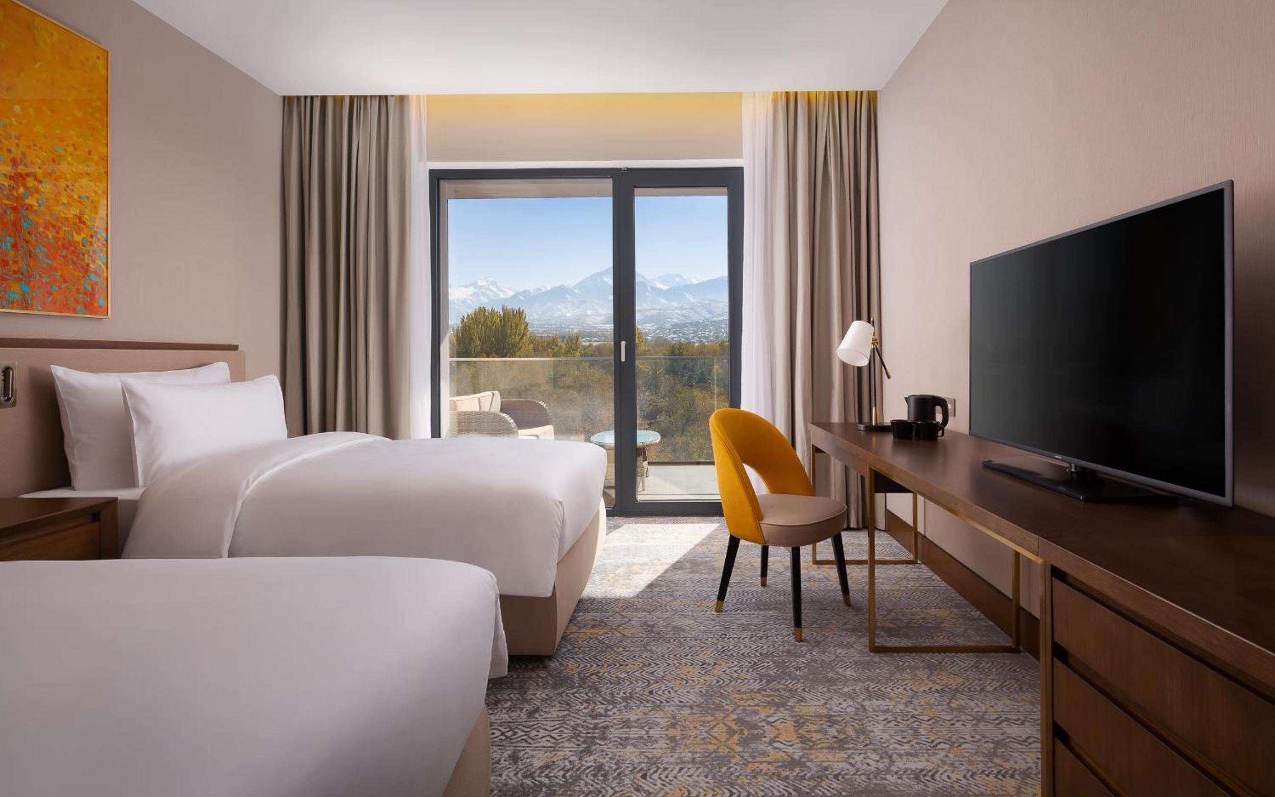Classic Twin Room with Mountain View - Photo 2