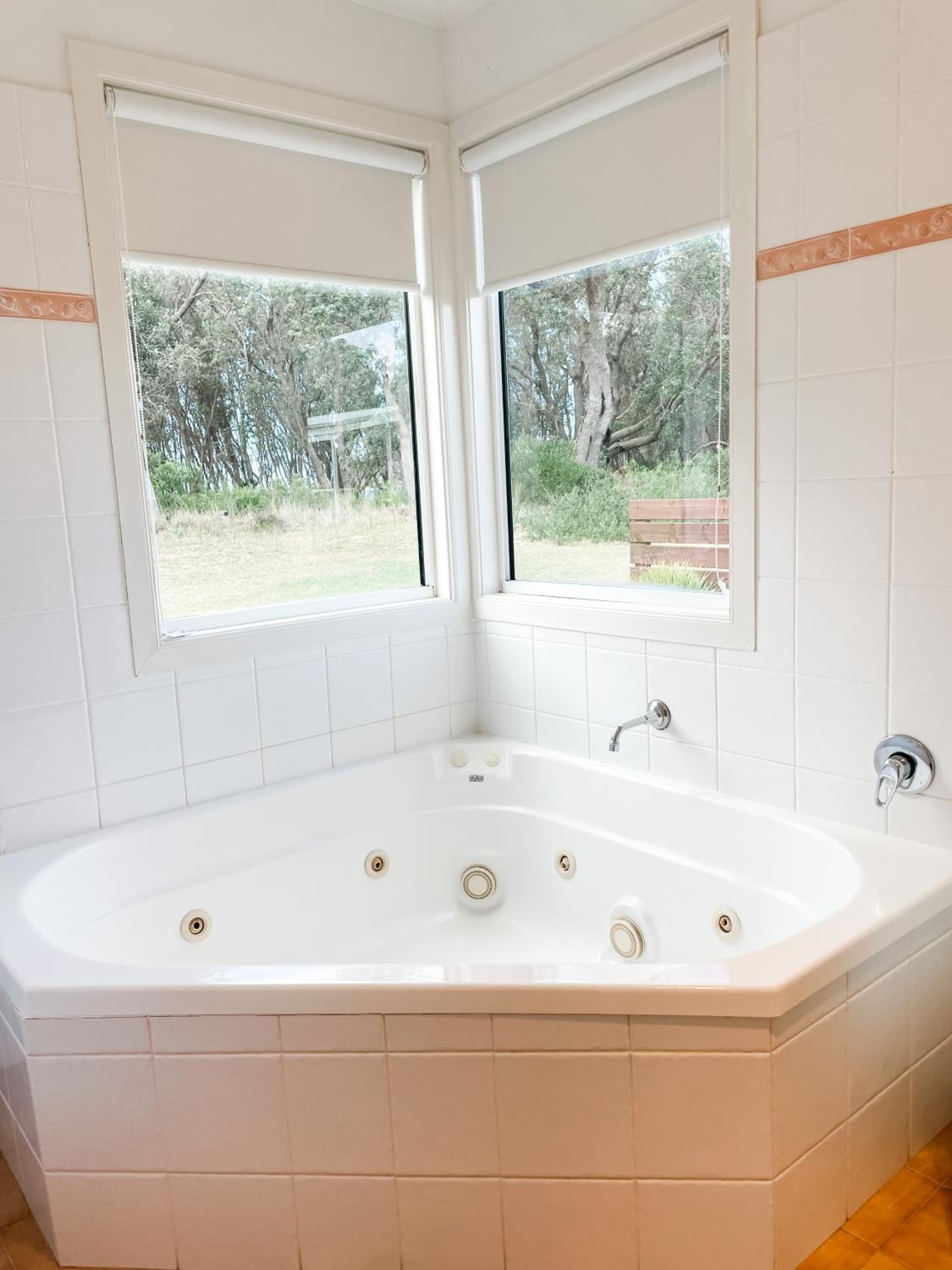 Two-Bedroom Villa (Pet Friendly) - Photo 4