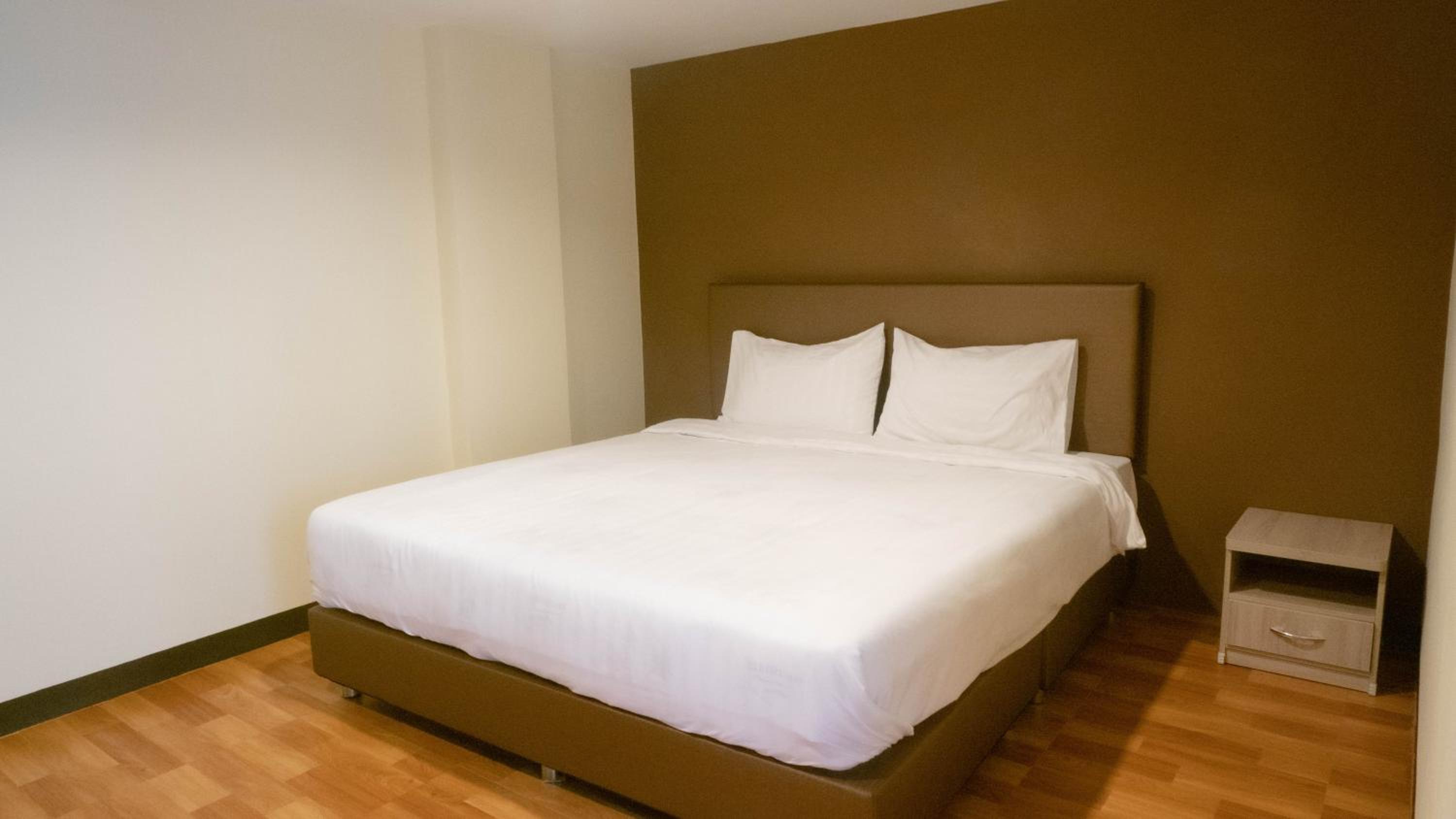 Standard Double Room - Photo 9
