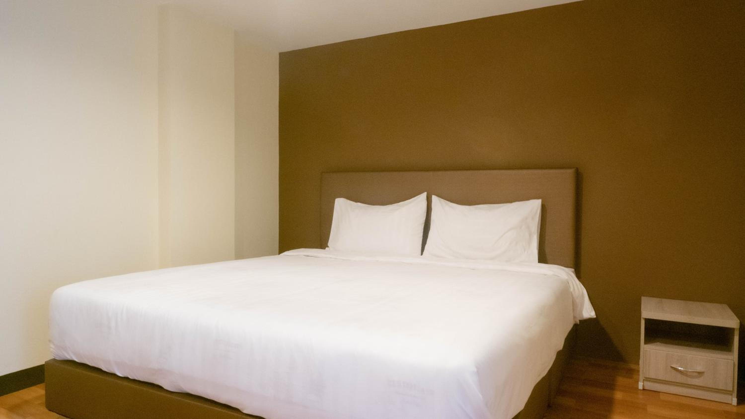 Standard Double Room - Photo 11
