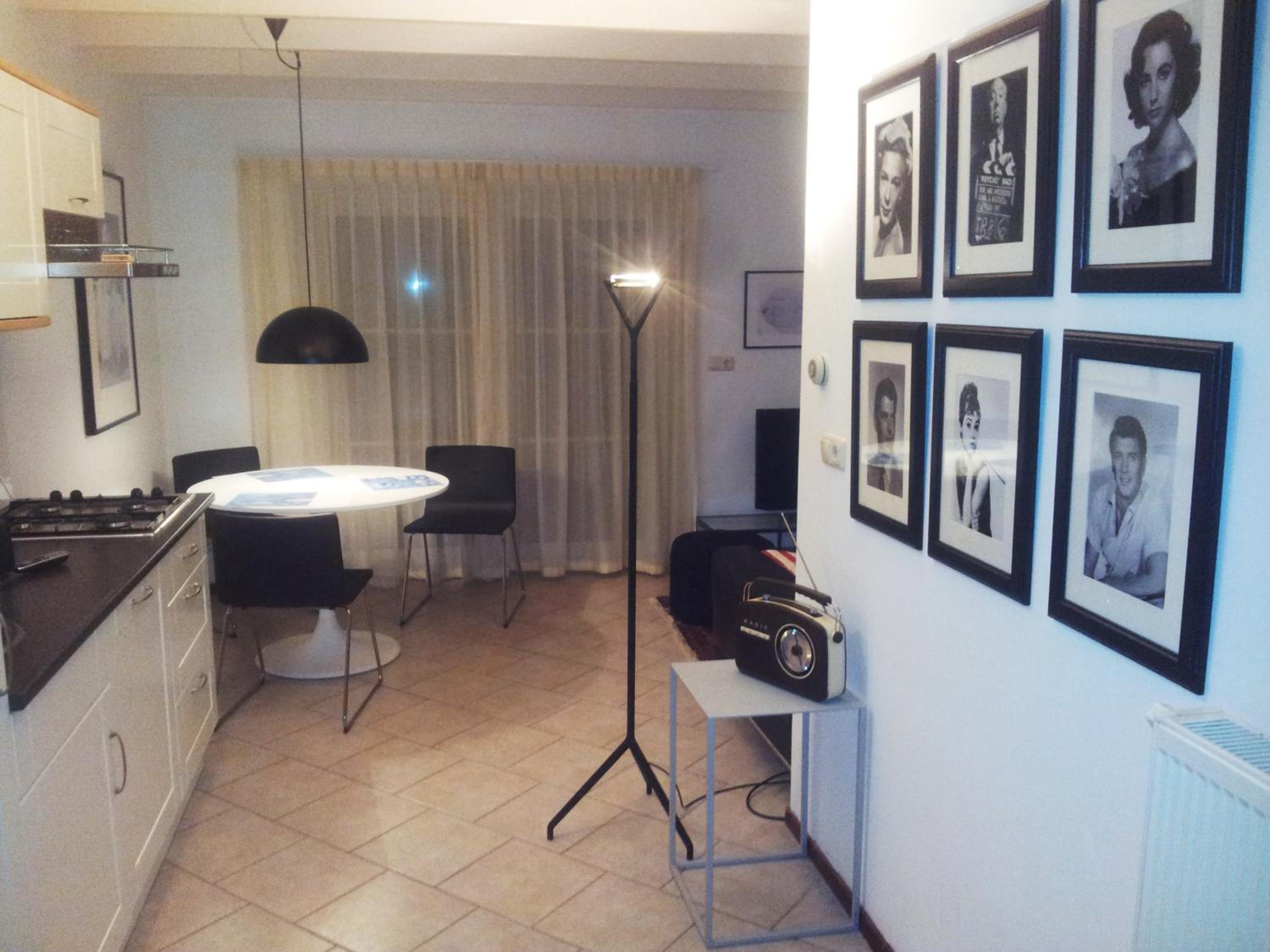 Two-Bedroom Apartment - Split Level photo 3