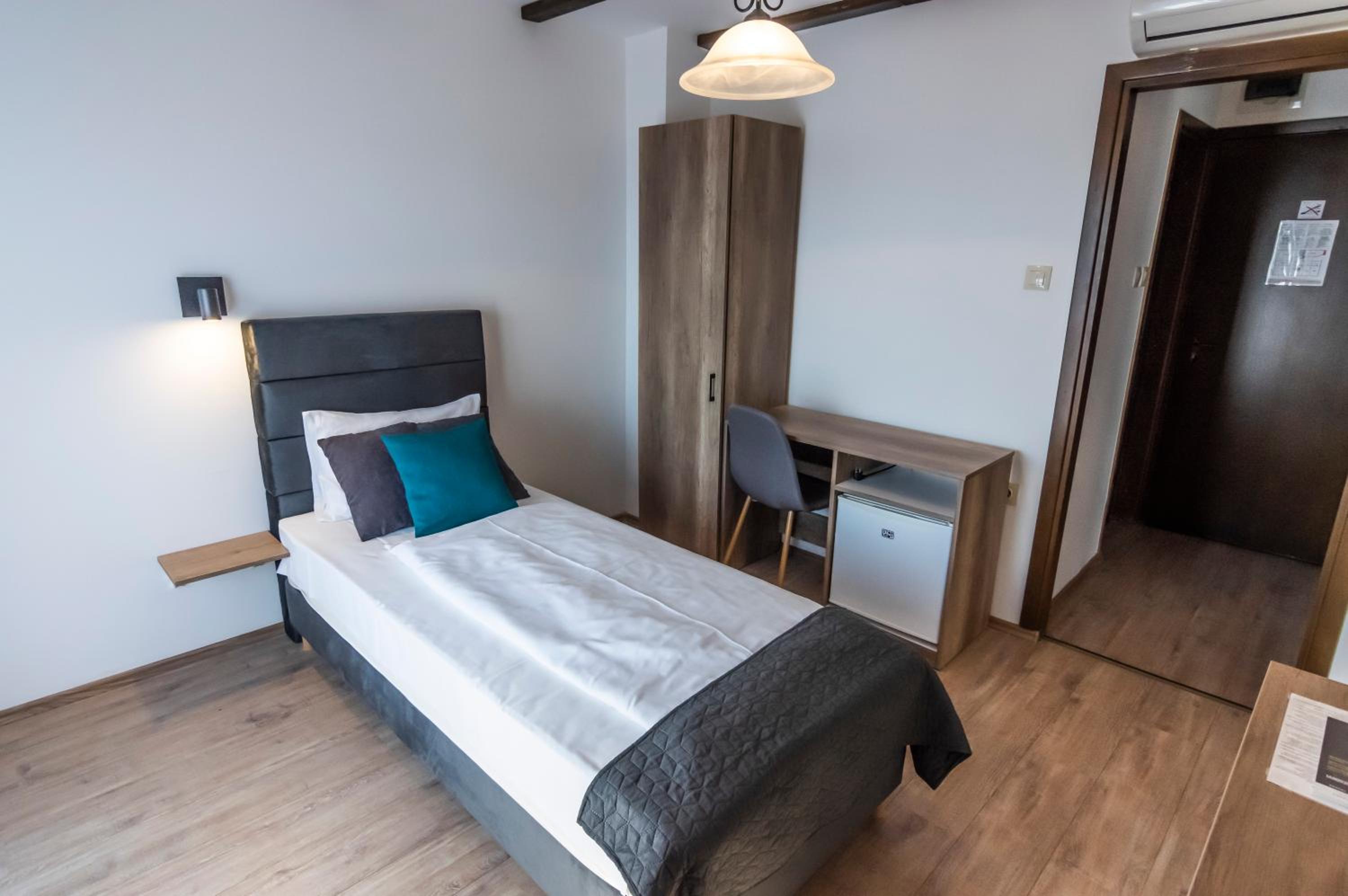 Single Room photo 2
