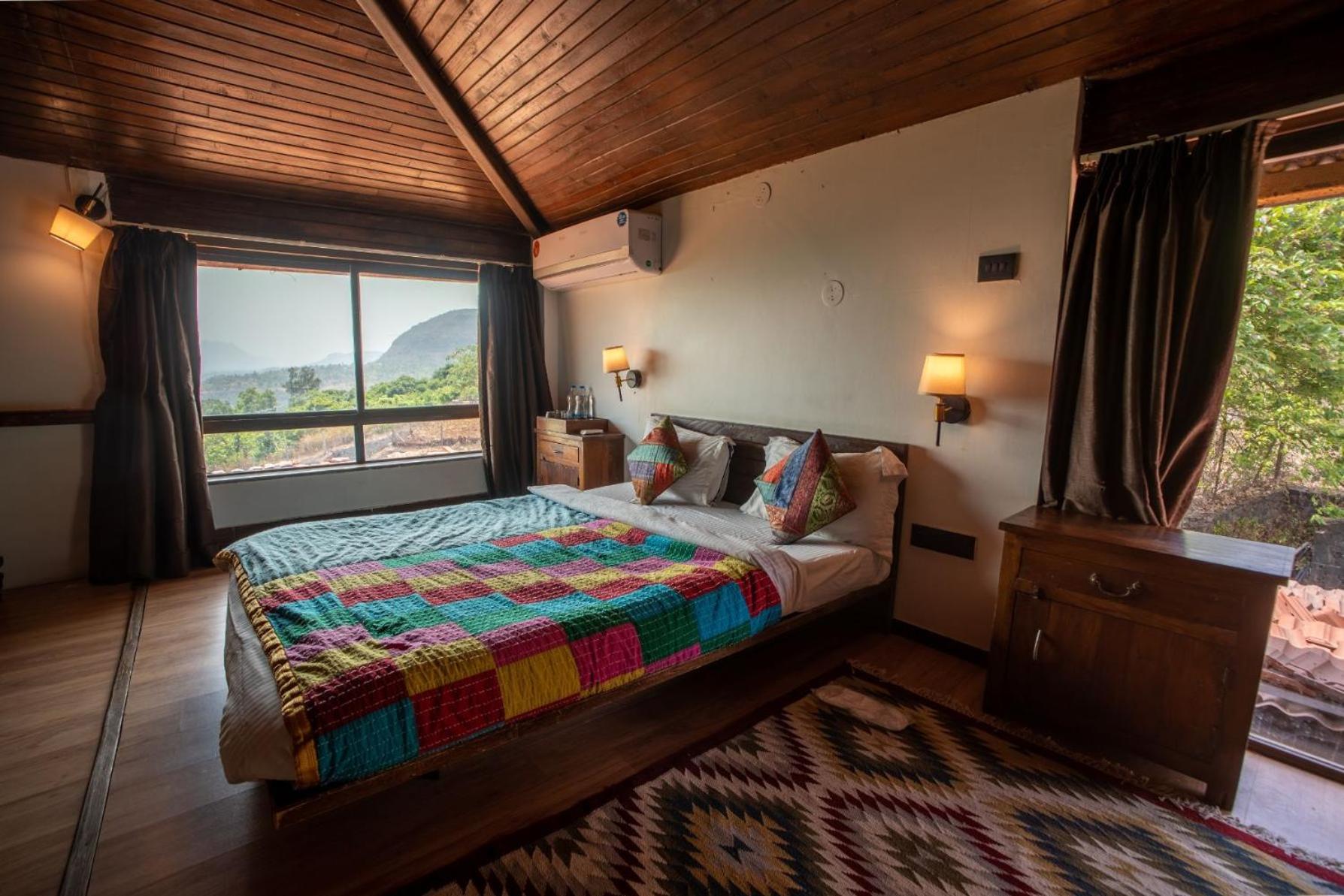 Deluxe King Room photo 2