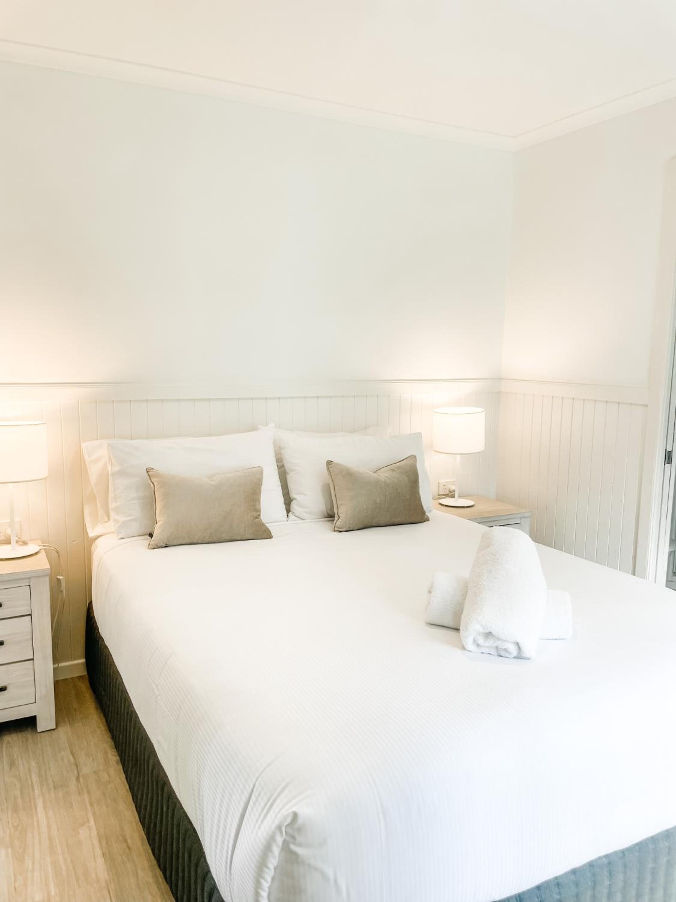 Two-Bedroom Villa (Pet Friendly) - Photo 3