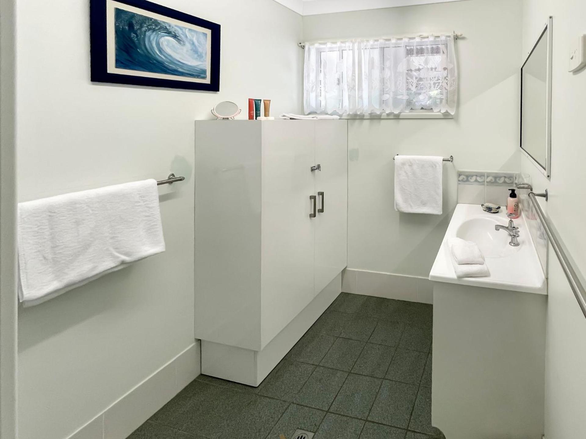 Three-Bedroom House photo 2