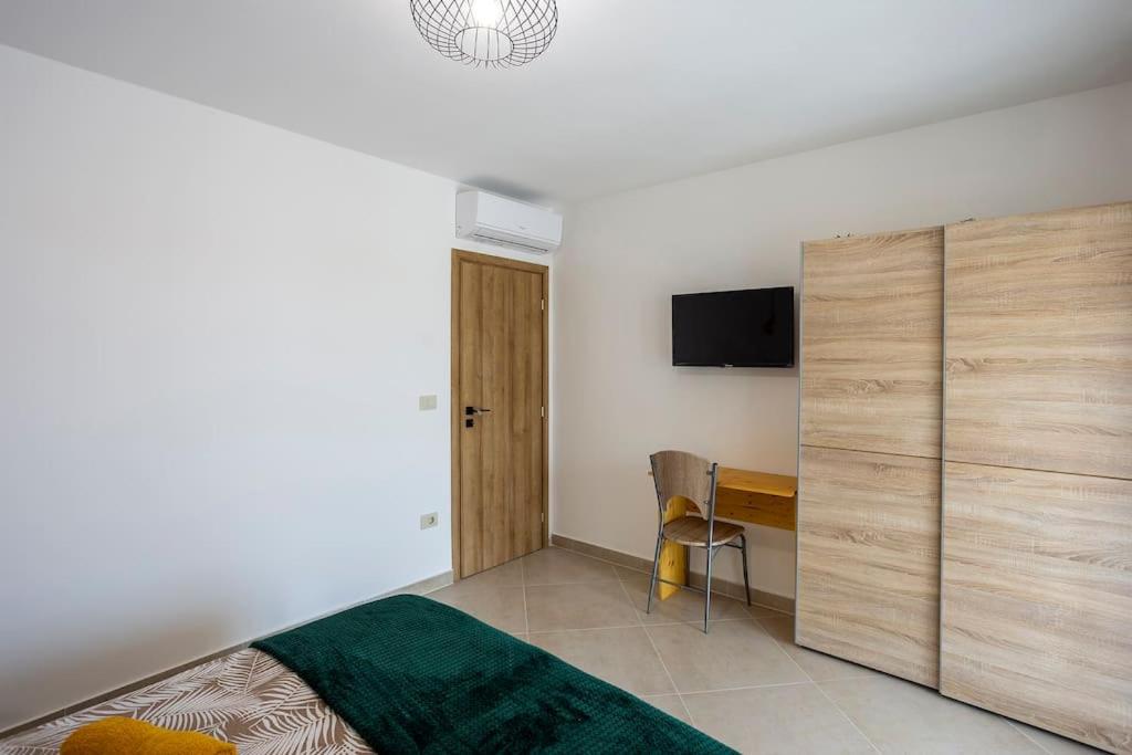 Three-Bedroom House photo 1