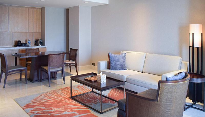 Ambassador Suite Room photo 3