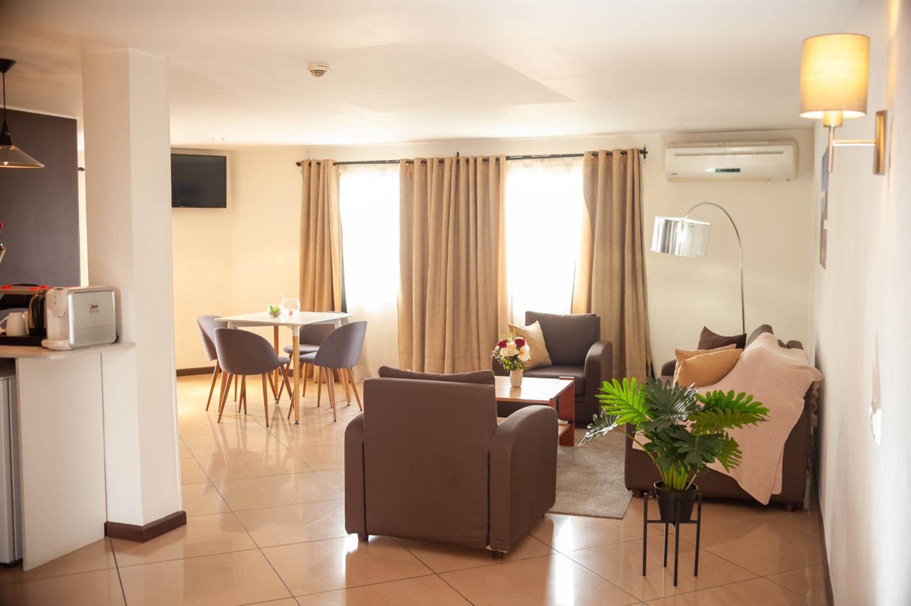 Royal Suite with Club Lounge Access