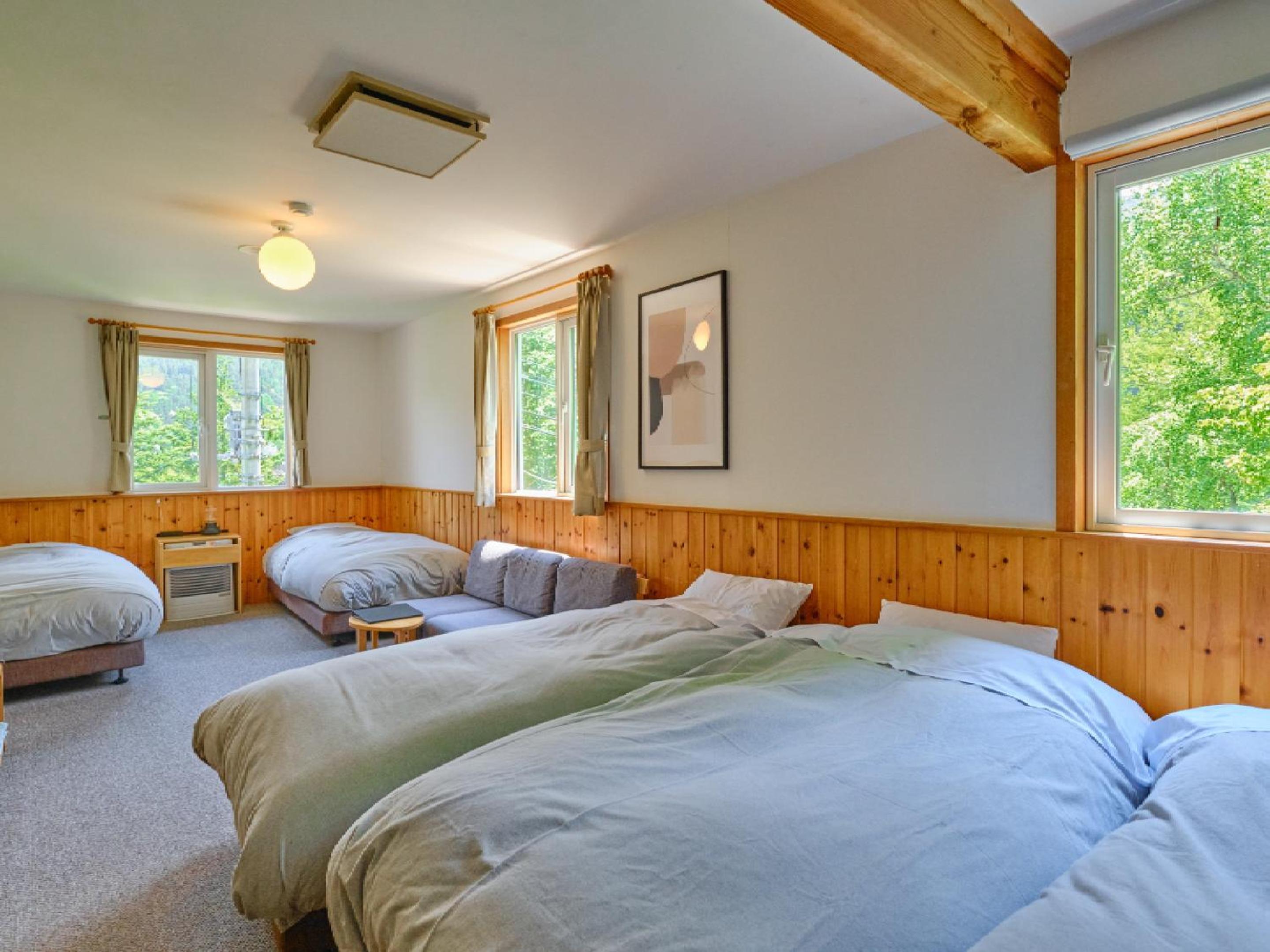 Family Room with Mountain View photo 1