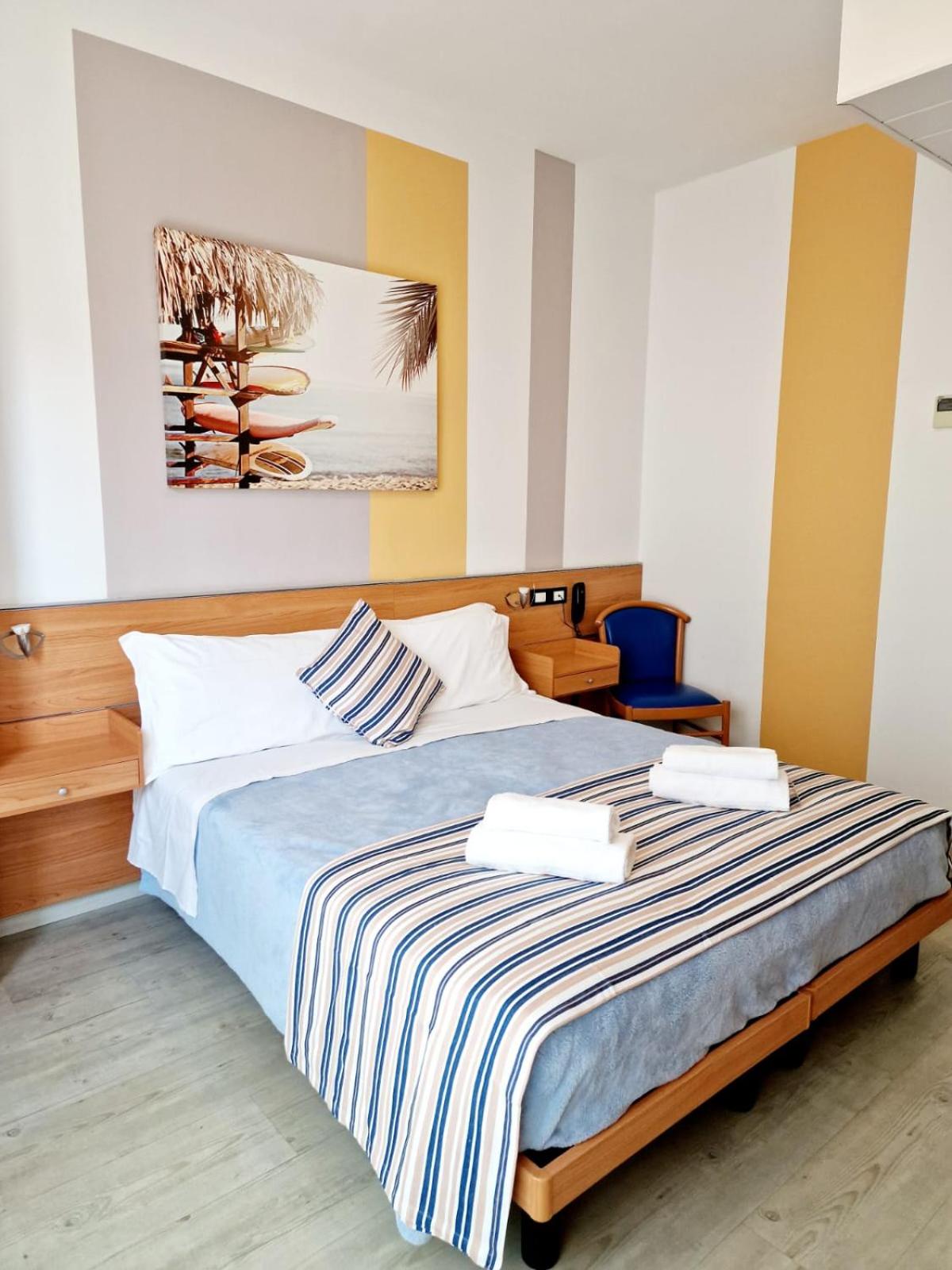 Double Room - Photo 7