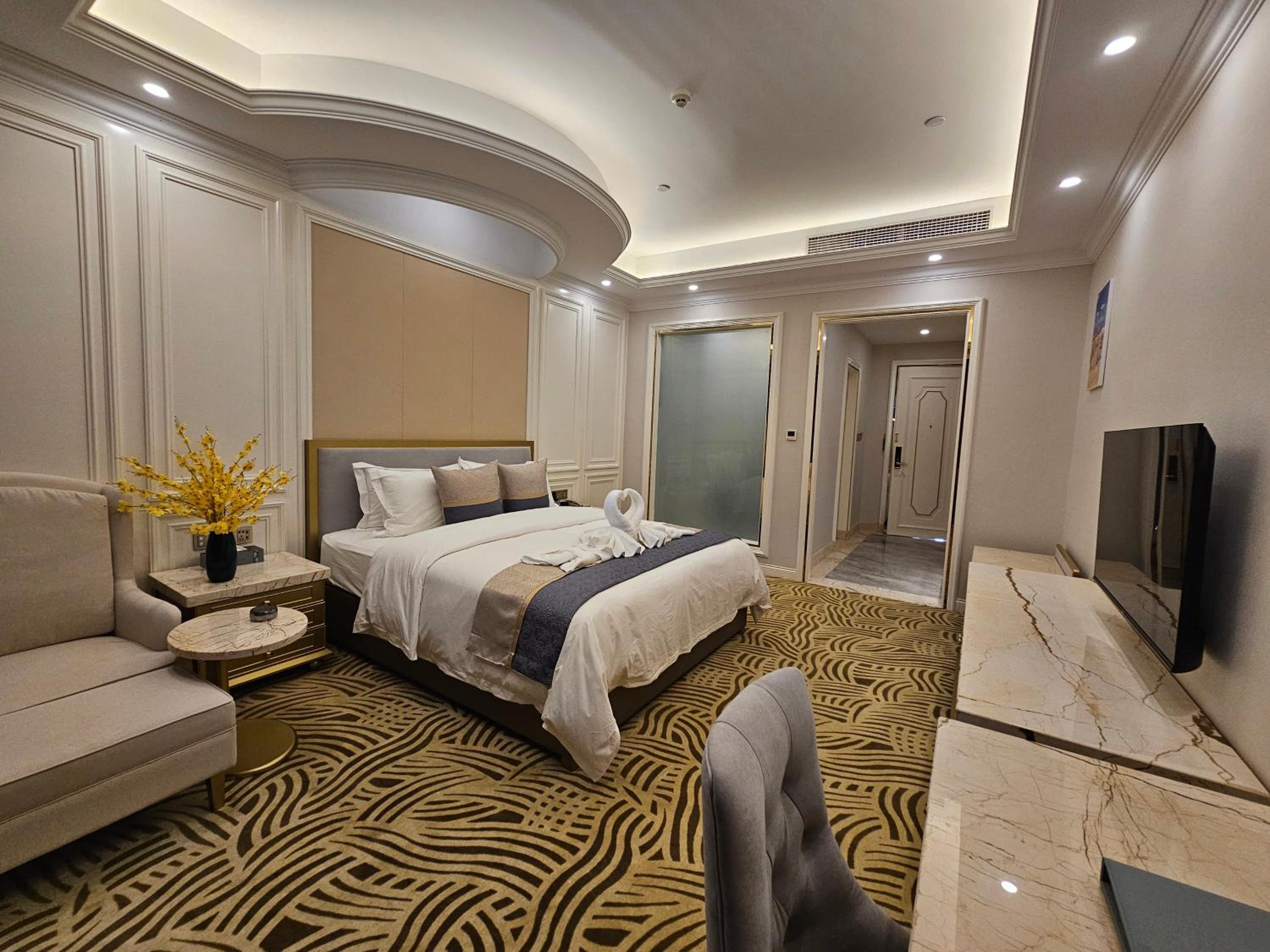 King Room with Lake View photo 2