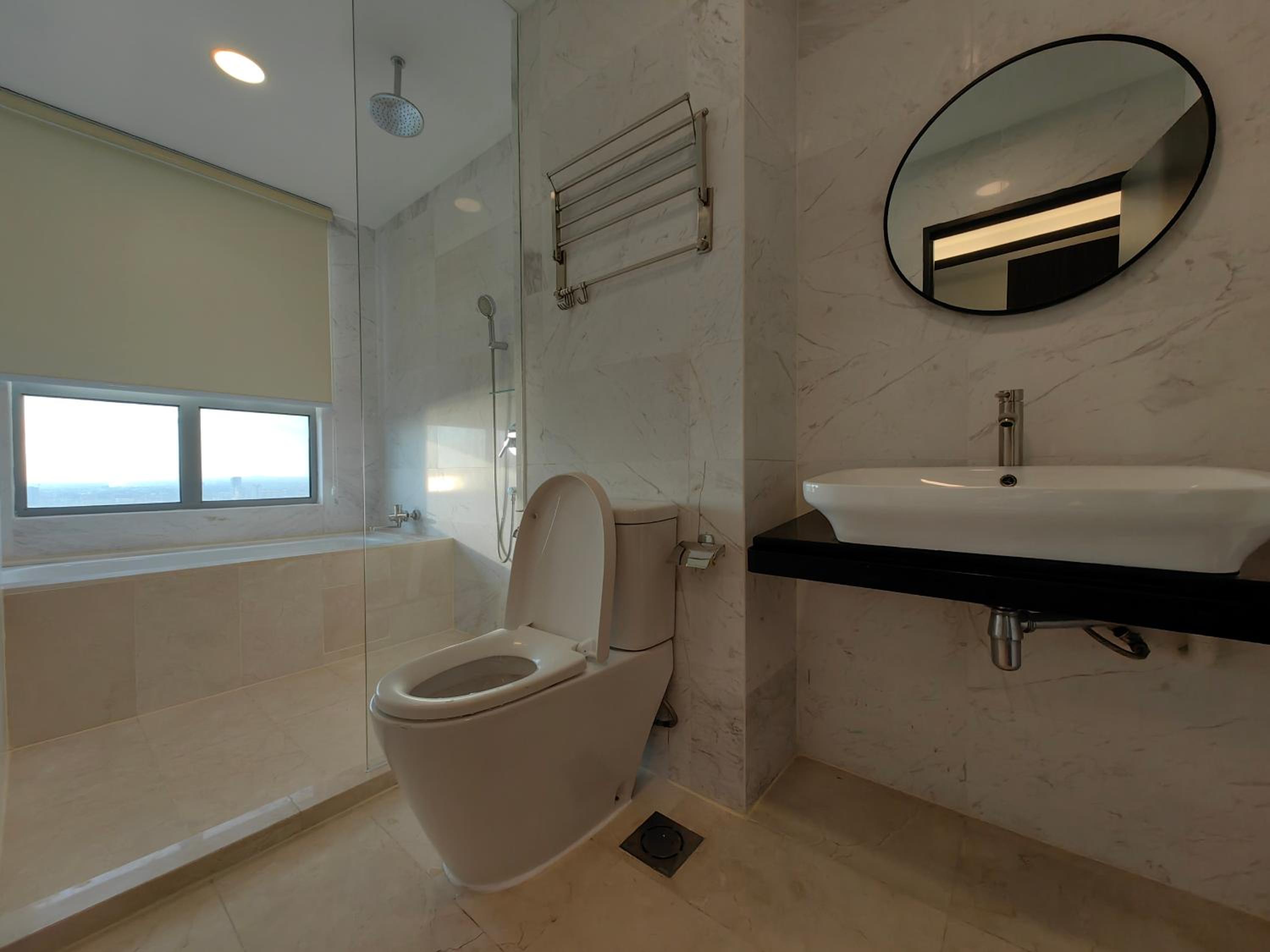 Dual Key [2Hall&4Room] Premium Family Suite (Private Bathtub and City View)