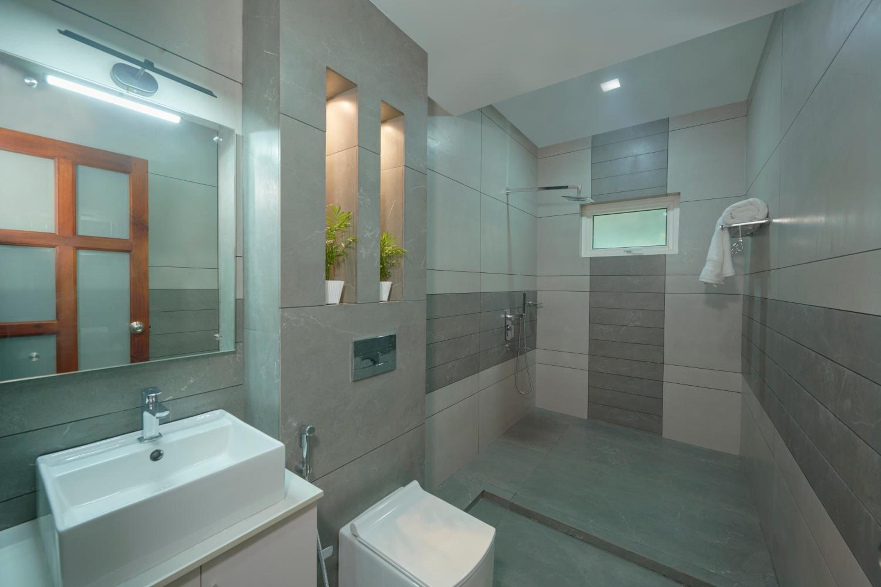 Deluxe King Suite photo 2