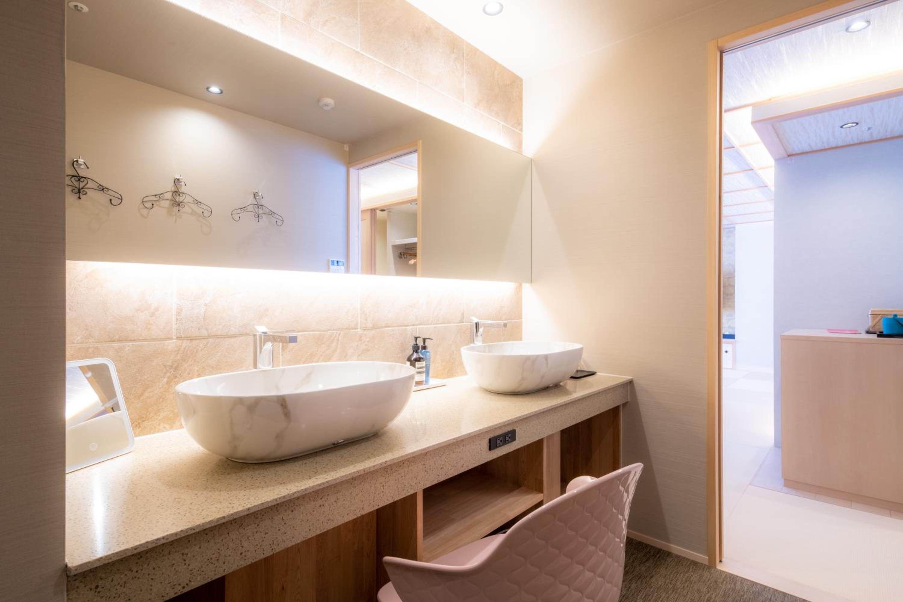 Suite with Spa Bath thumbnail 6