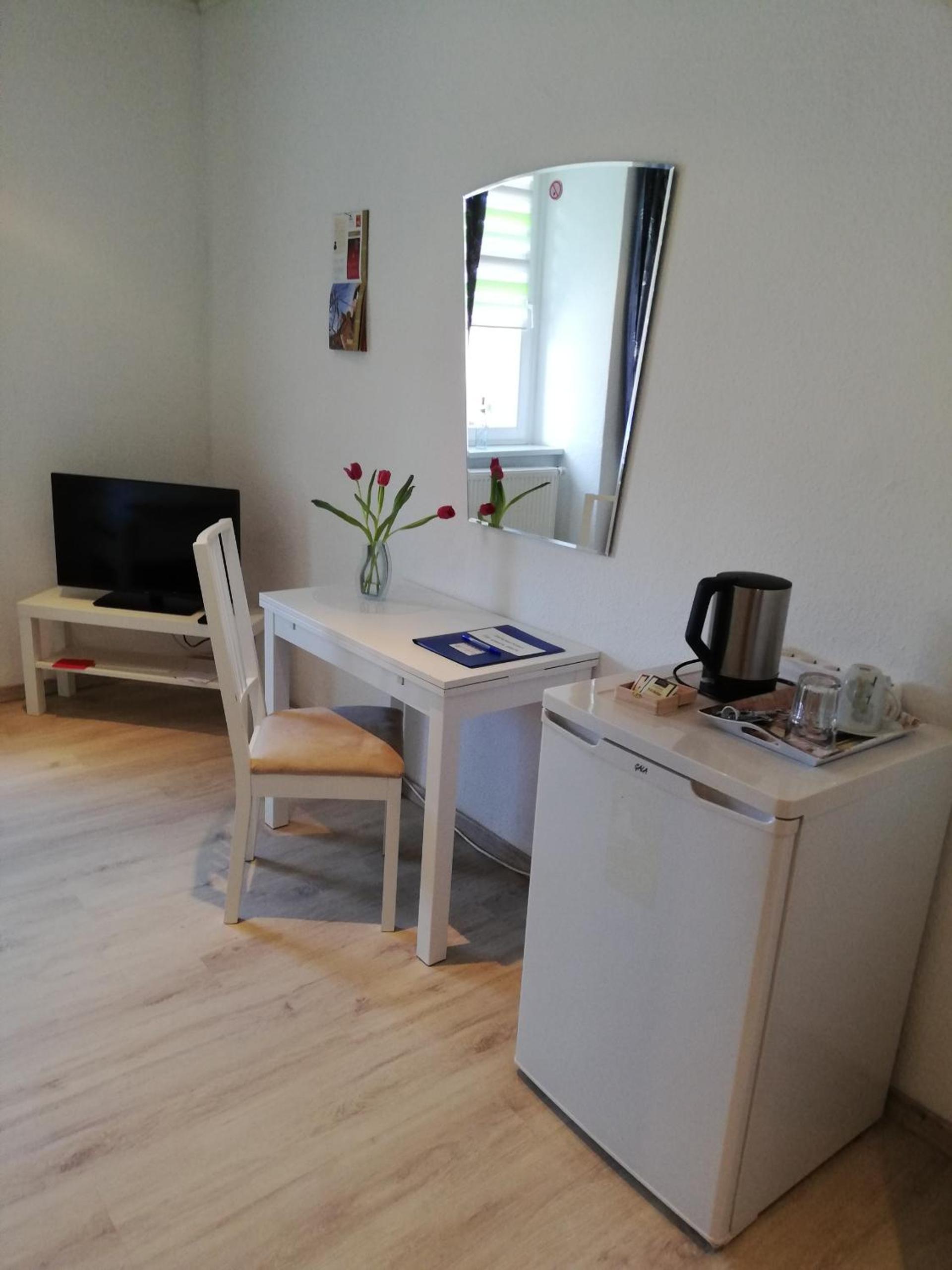 Single Room with Private Bathroom photo 1