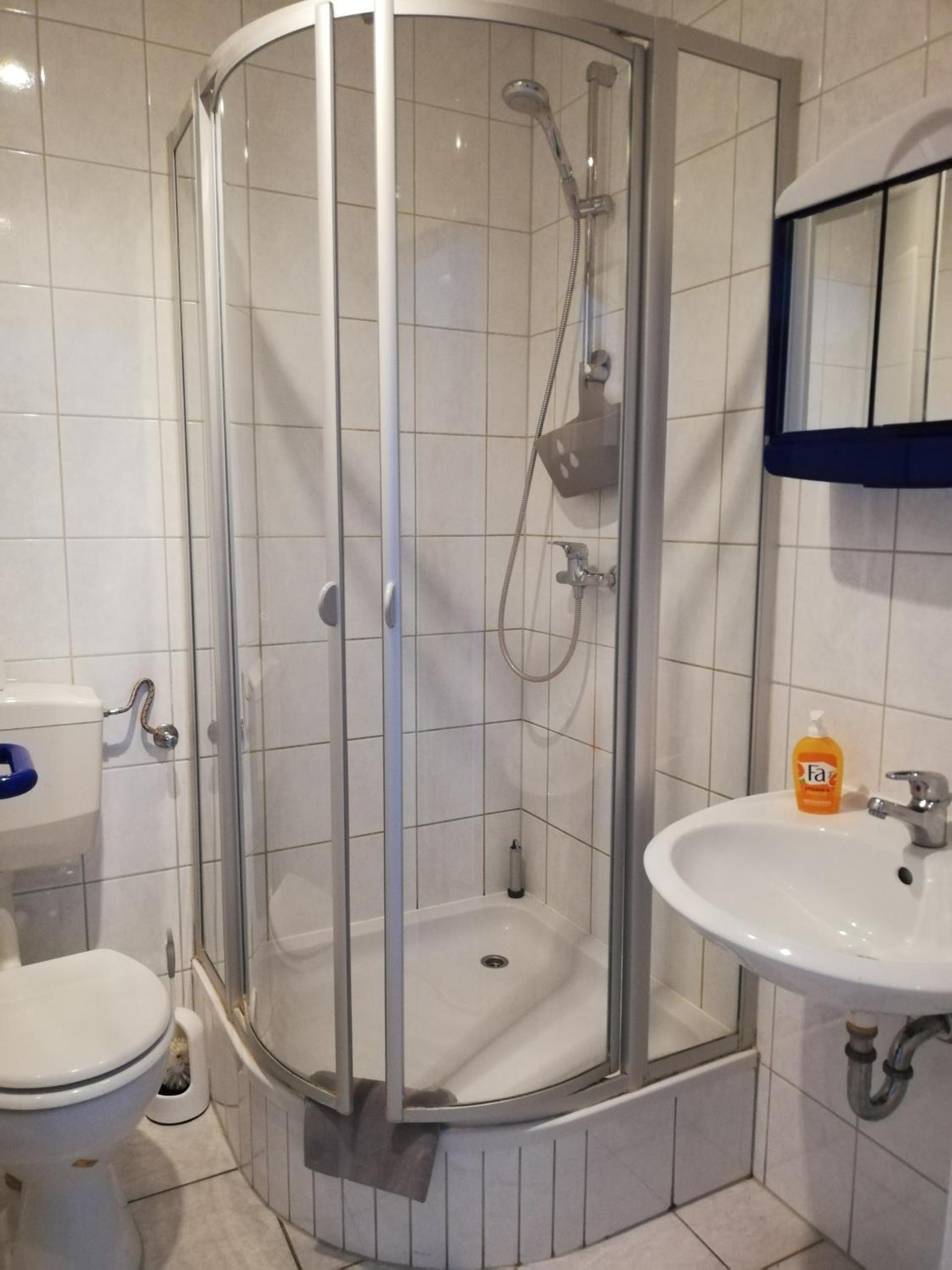 Single Room with Private Bathroom photo 3