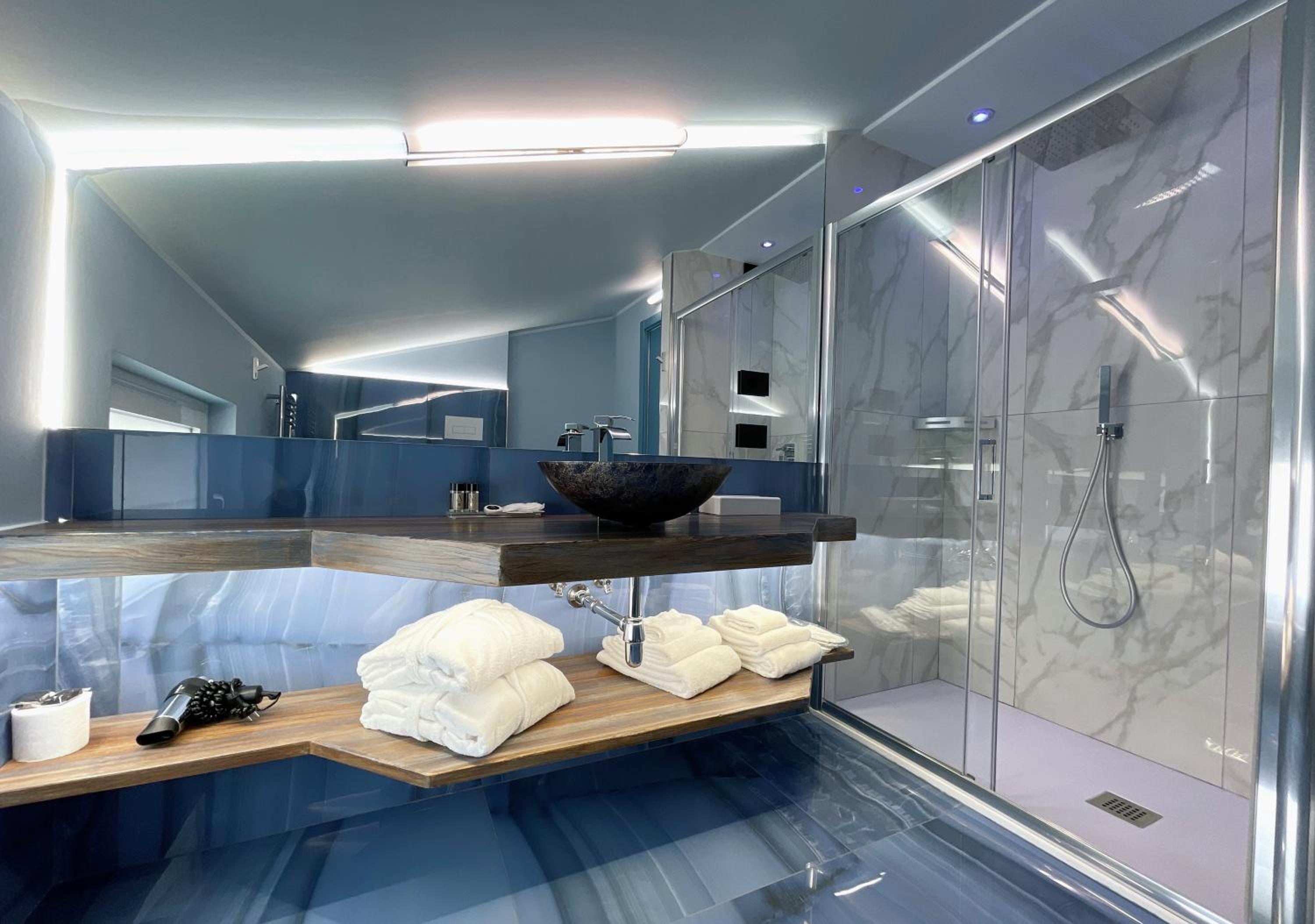 King Room with Spa Bath - Photo 8