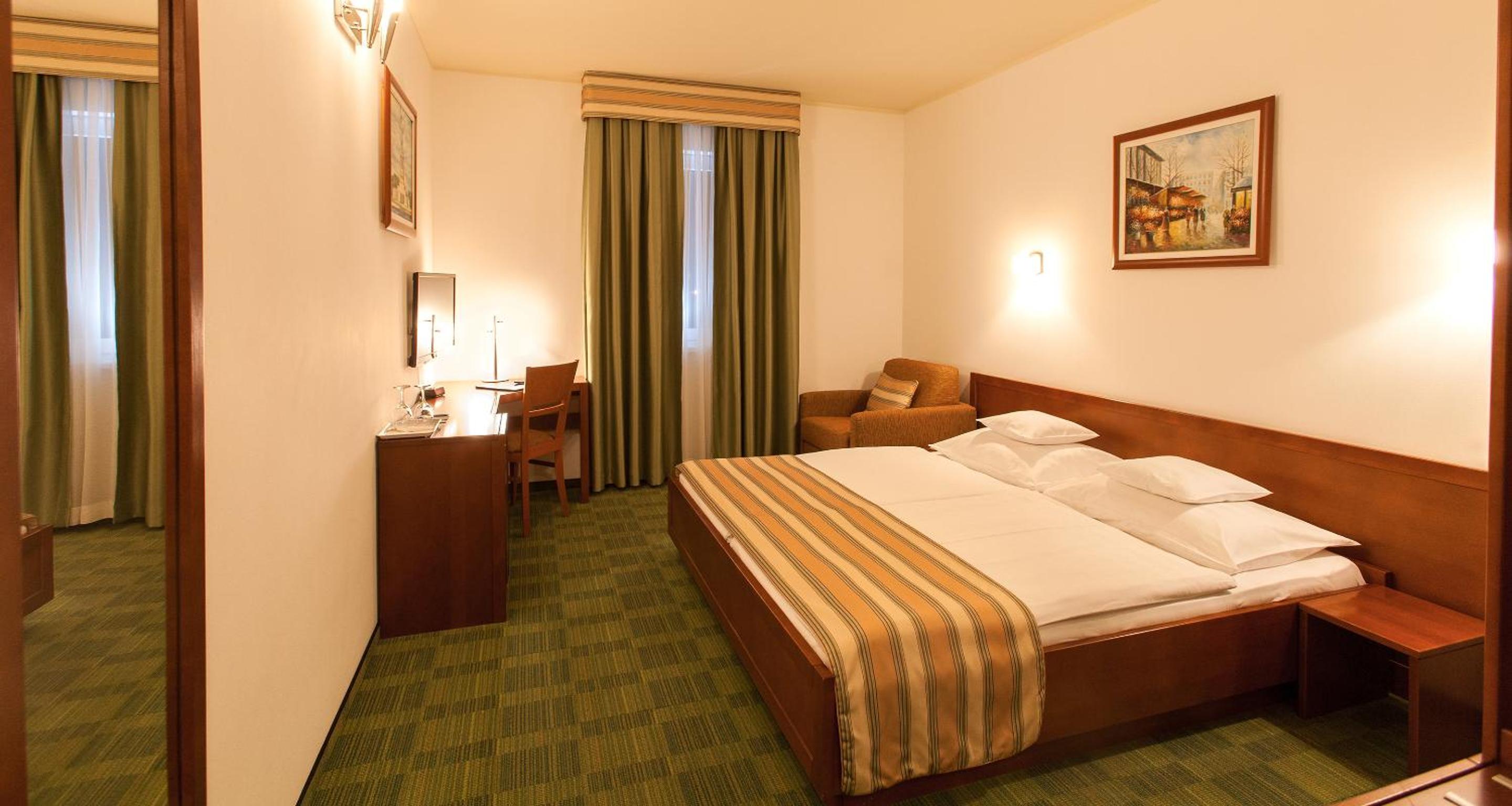 Comfort King Room - Photo 1