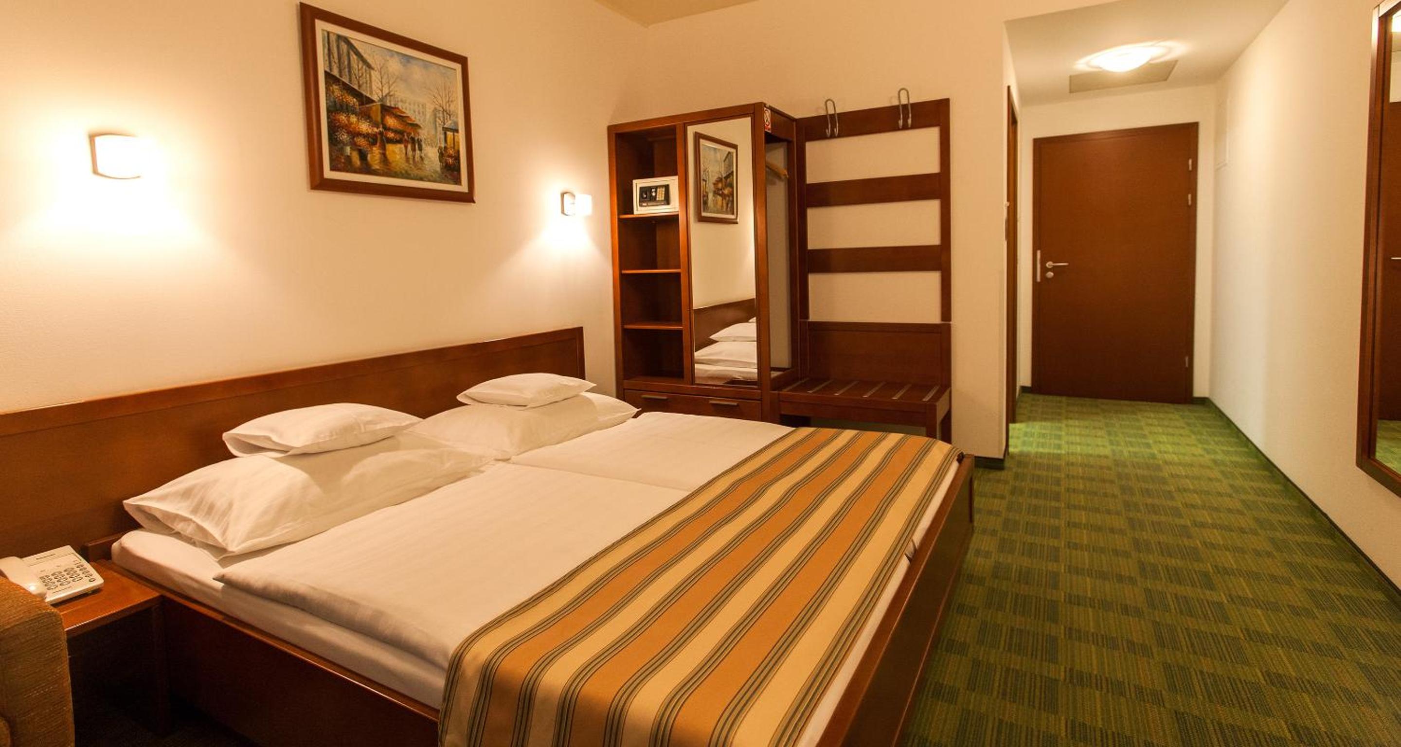 Comfort King Room - Photo 3