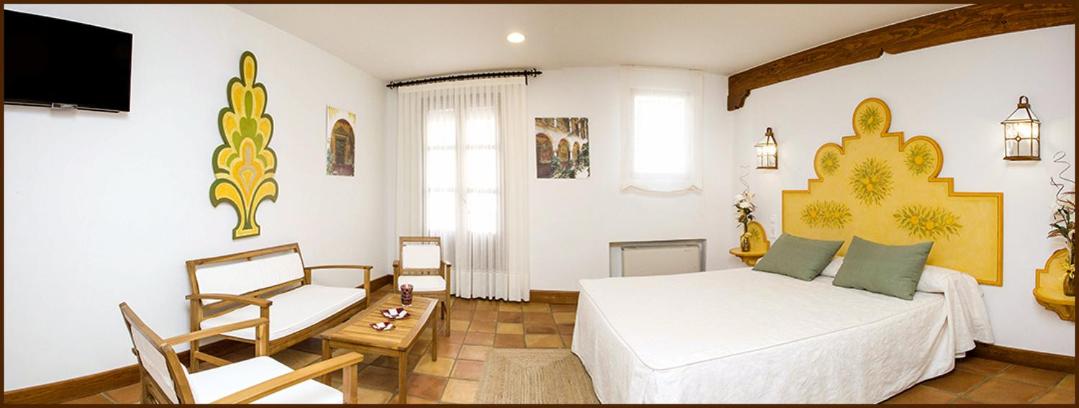 Suite with Balcony - Photo 6