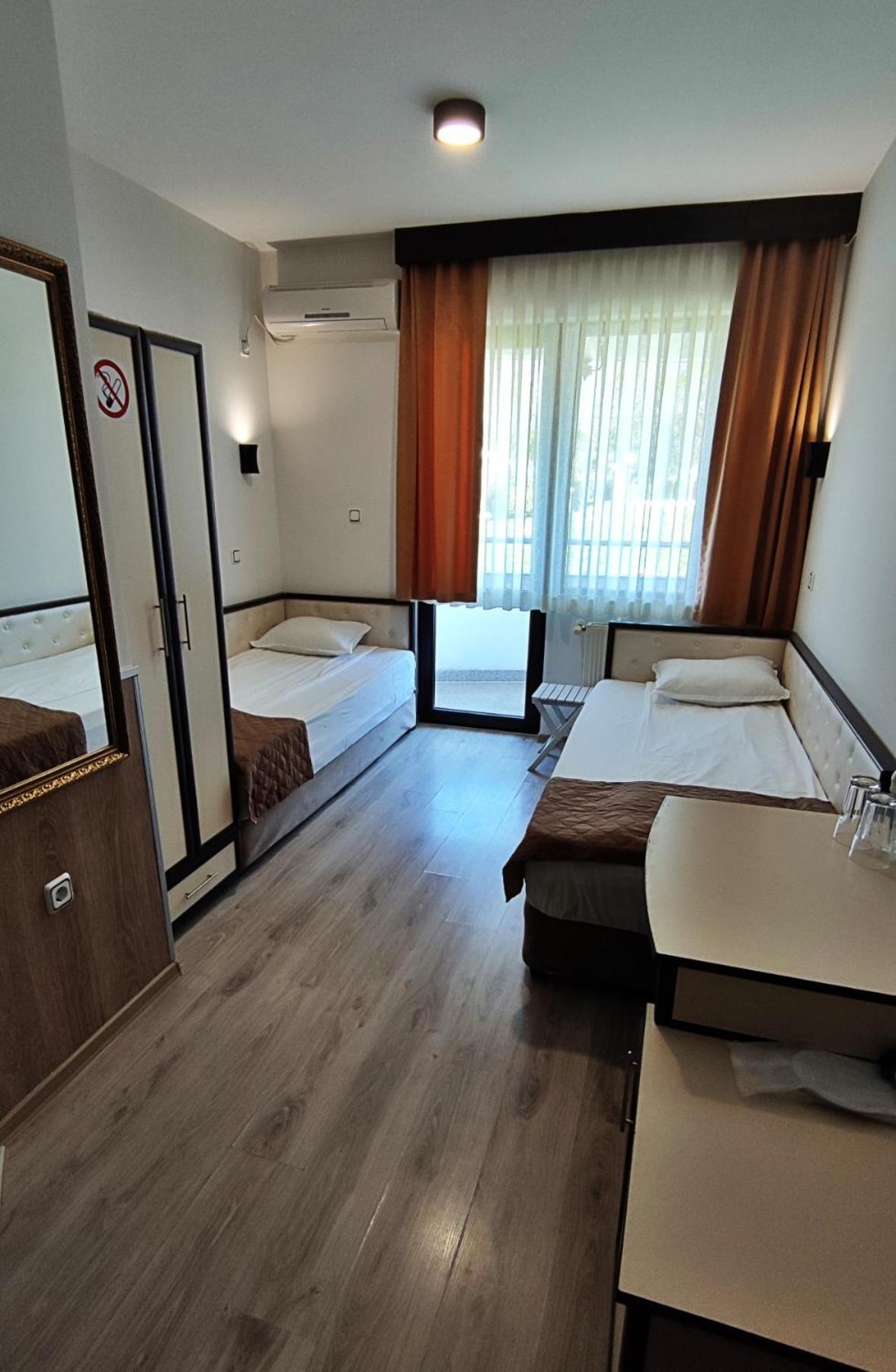 Standard Twin Room photo 2