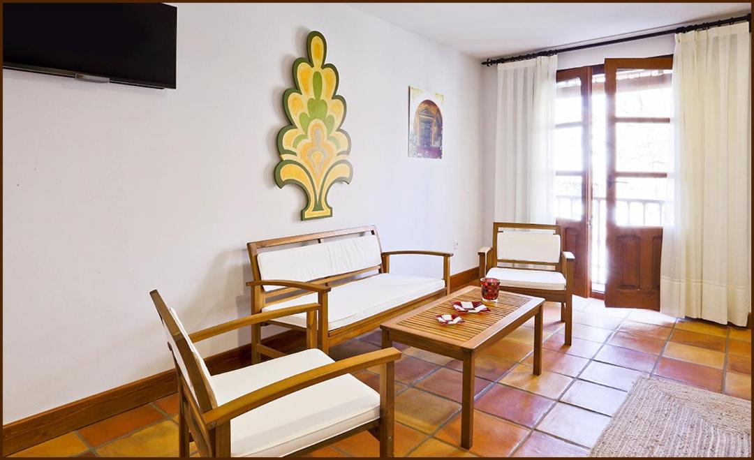 Suite with Balcony - Photo 2