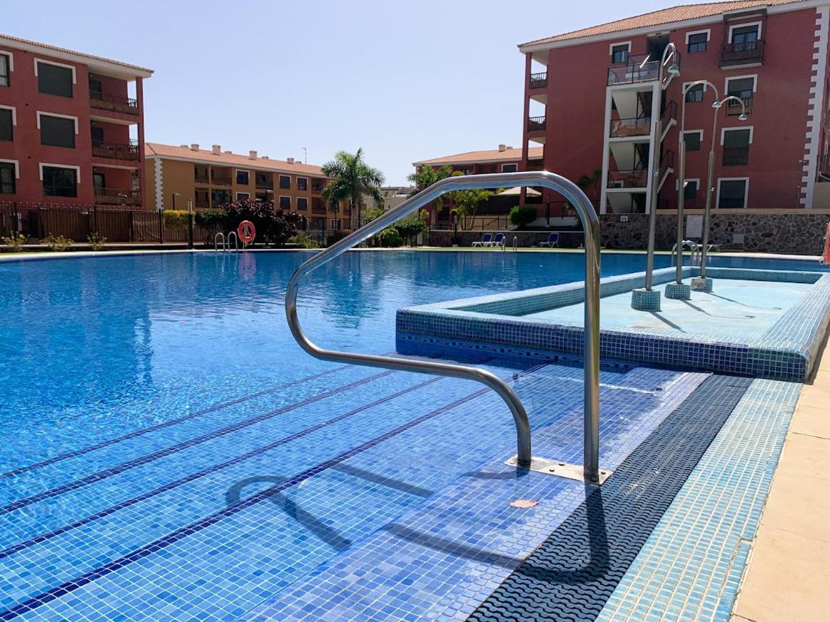 Apartment with Pool View