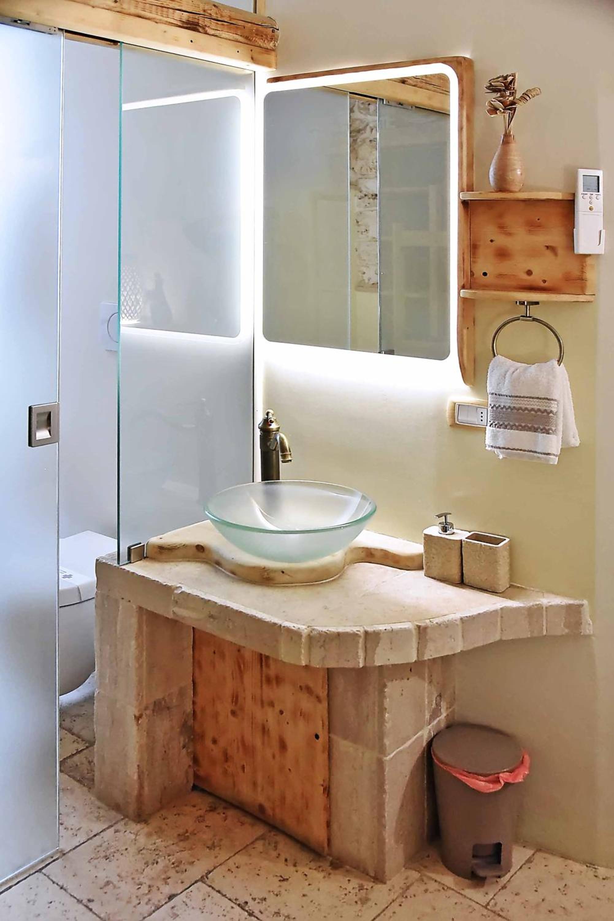 Double Room with Private Bathroom - Photo 23