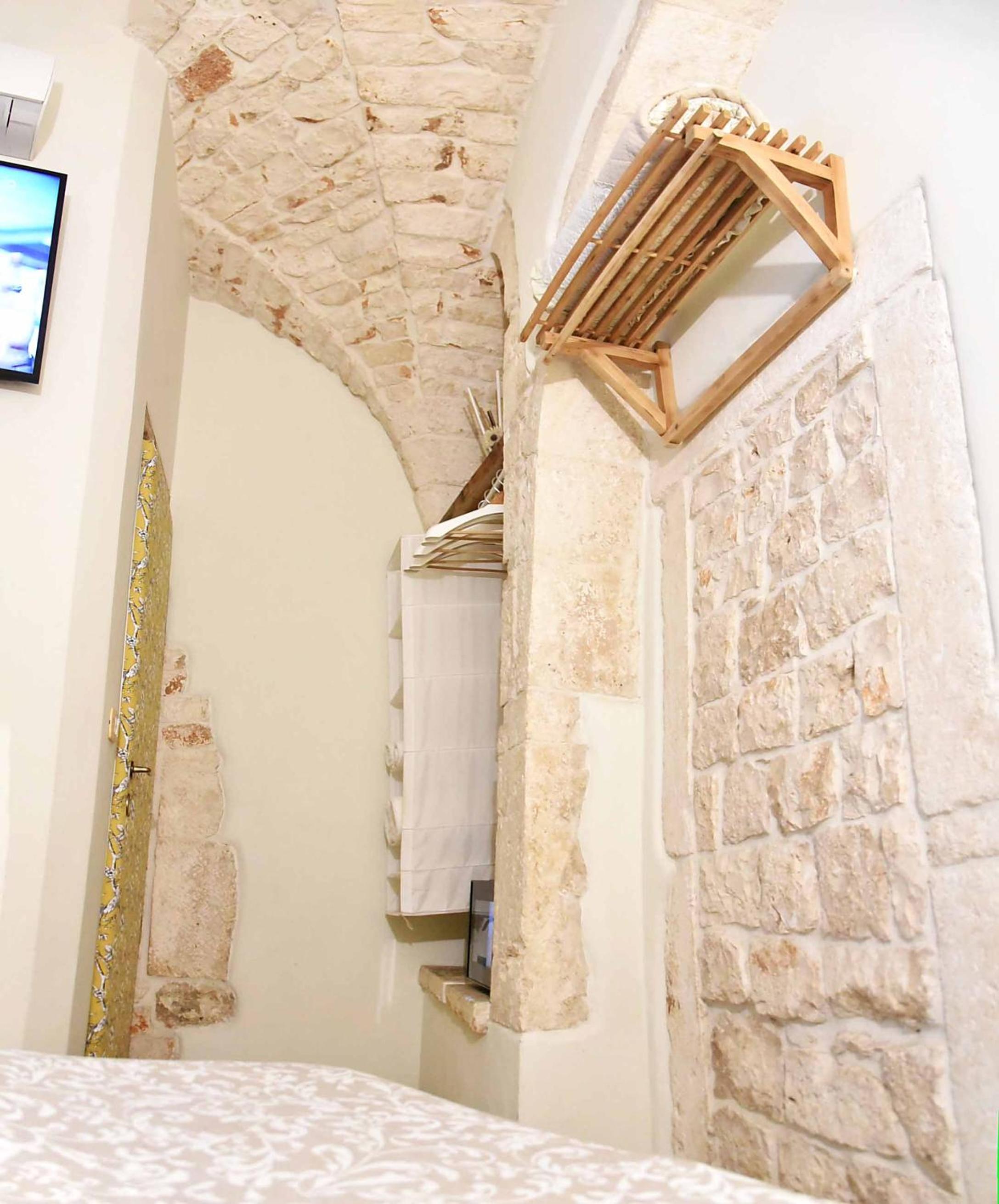 Double Room with Private Bathroom - Photo 22