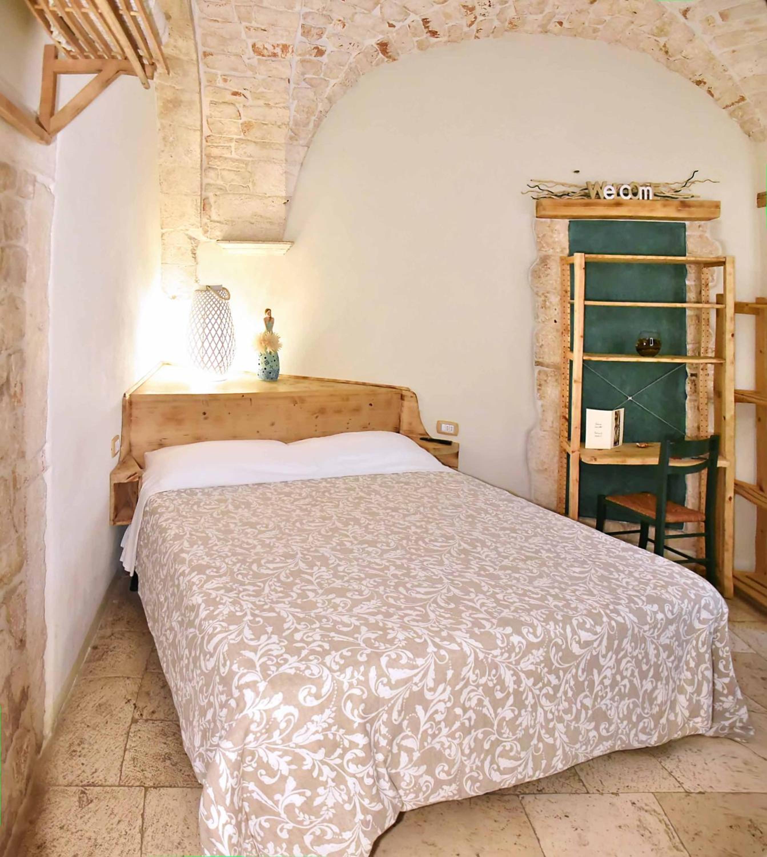 Double Room with Private Bathroom - Photo 13