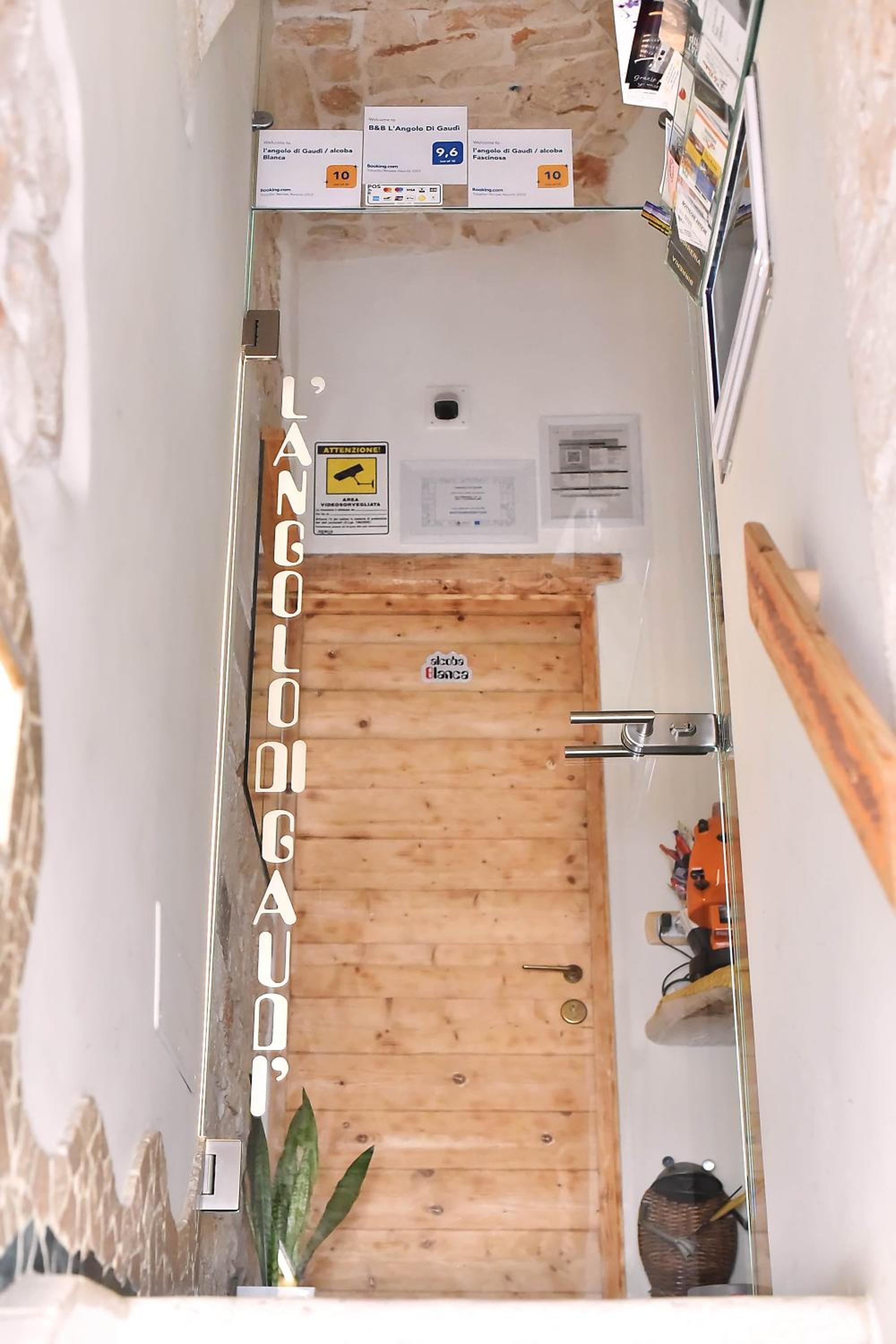 Double Room with Private Bathroom - Photo 6