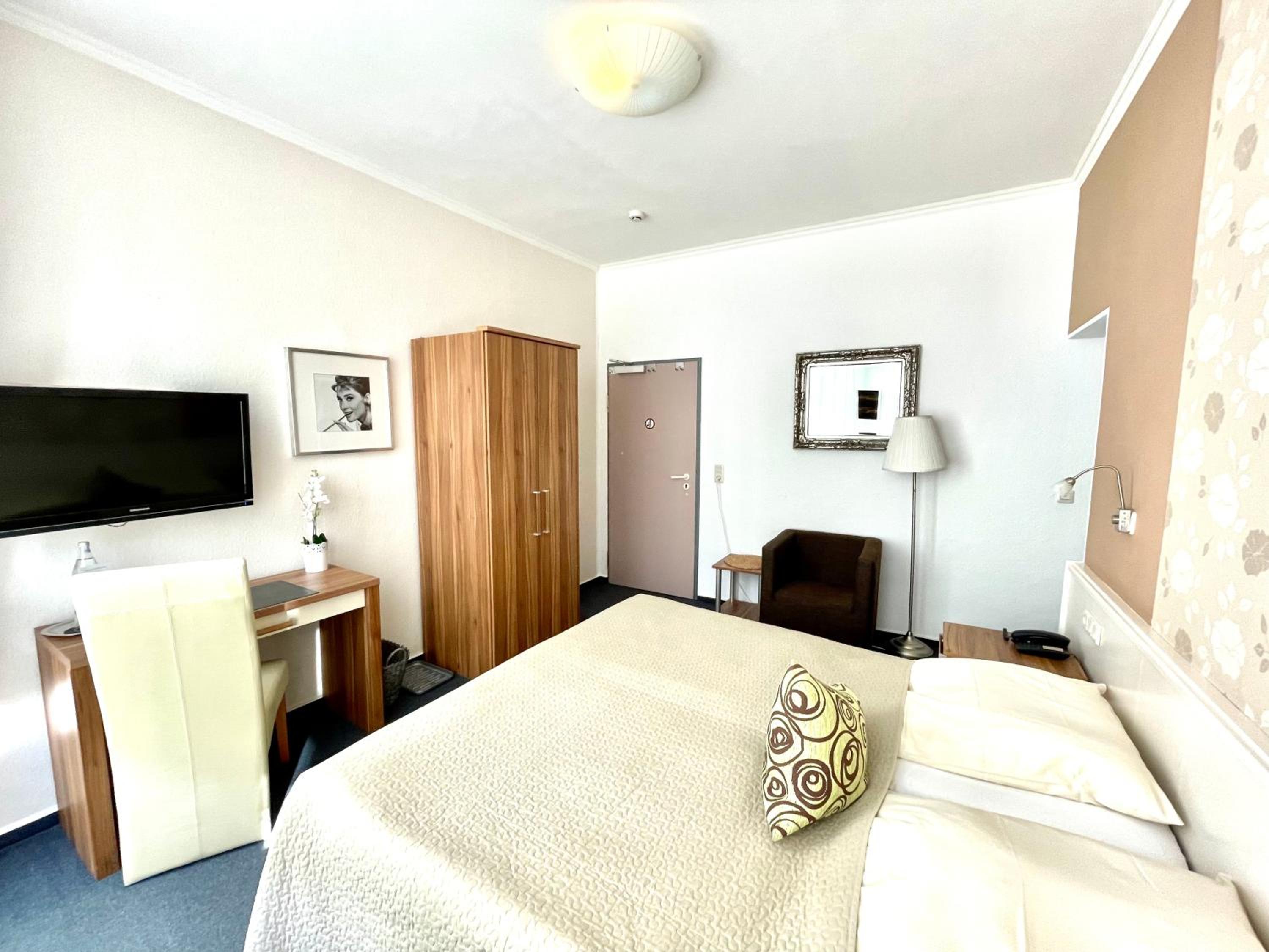 Double Room - Photo 5