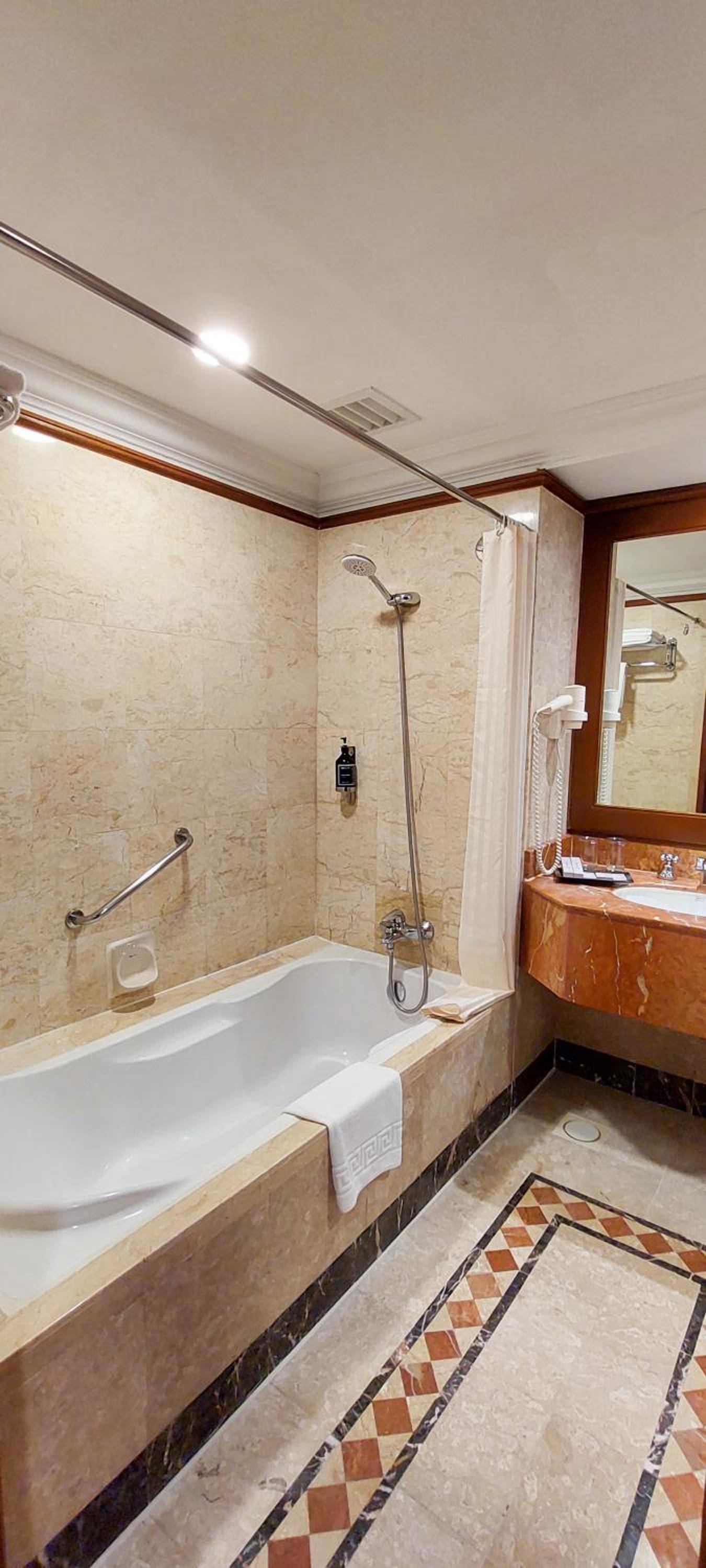 Deluxe Room - Photo 4